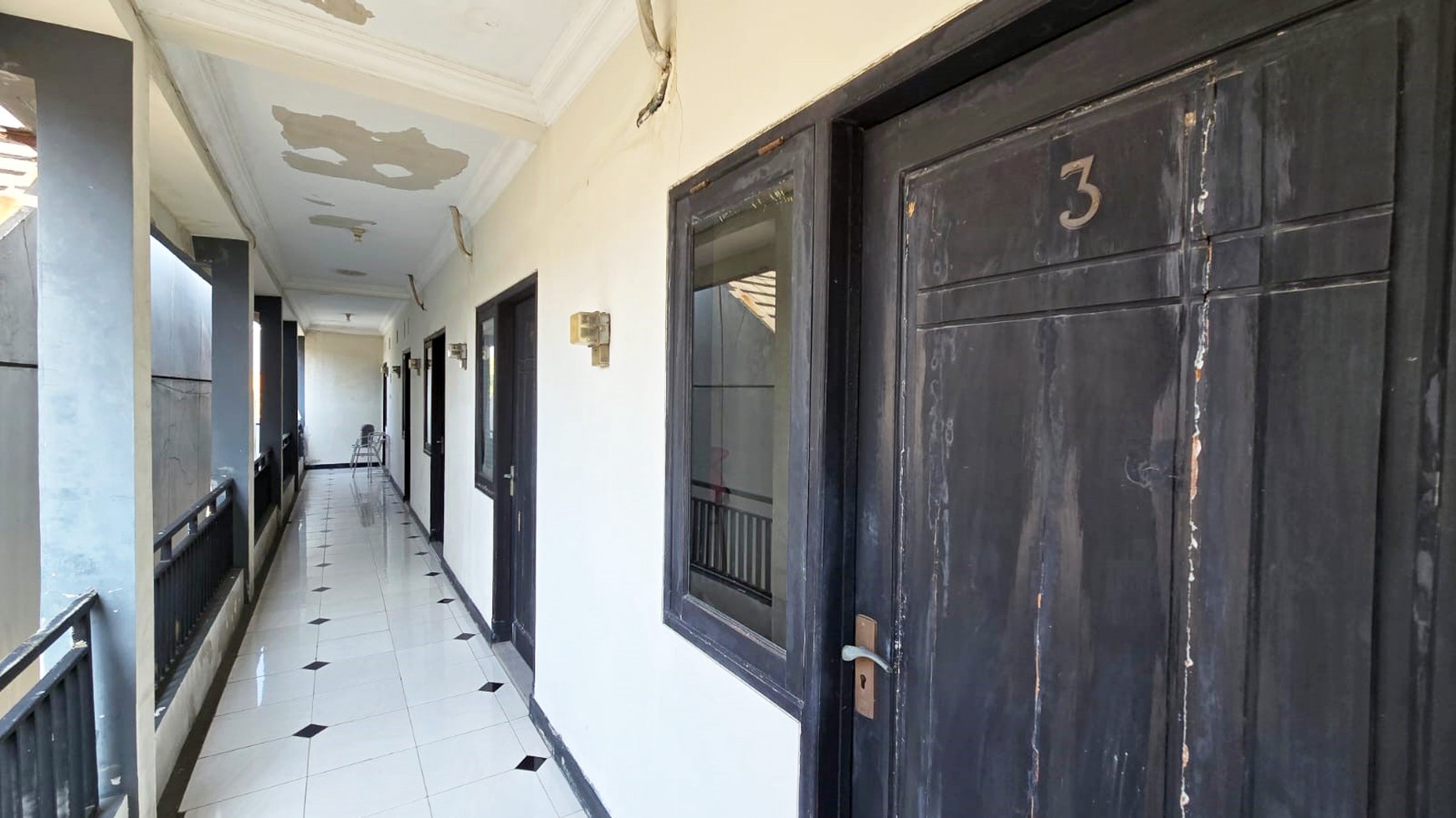 Rumah di Tenggilis Barat / Komplek YKP Kendangsari Surabaya Timur, Semi Furnished, One Gate System, untuk Rumah Tinggal + Kos - Kosan... SIAP HUNI - CT -