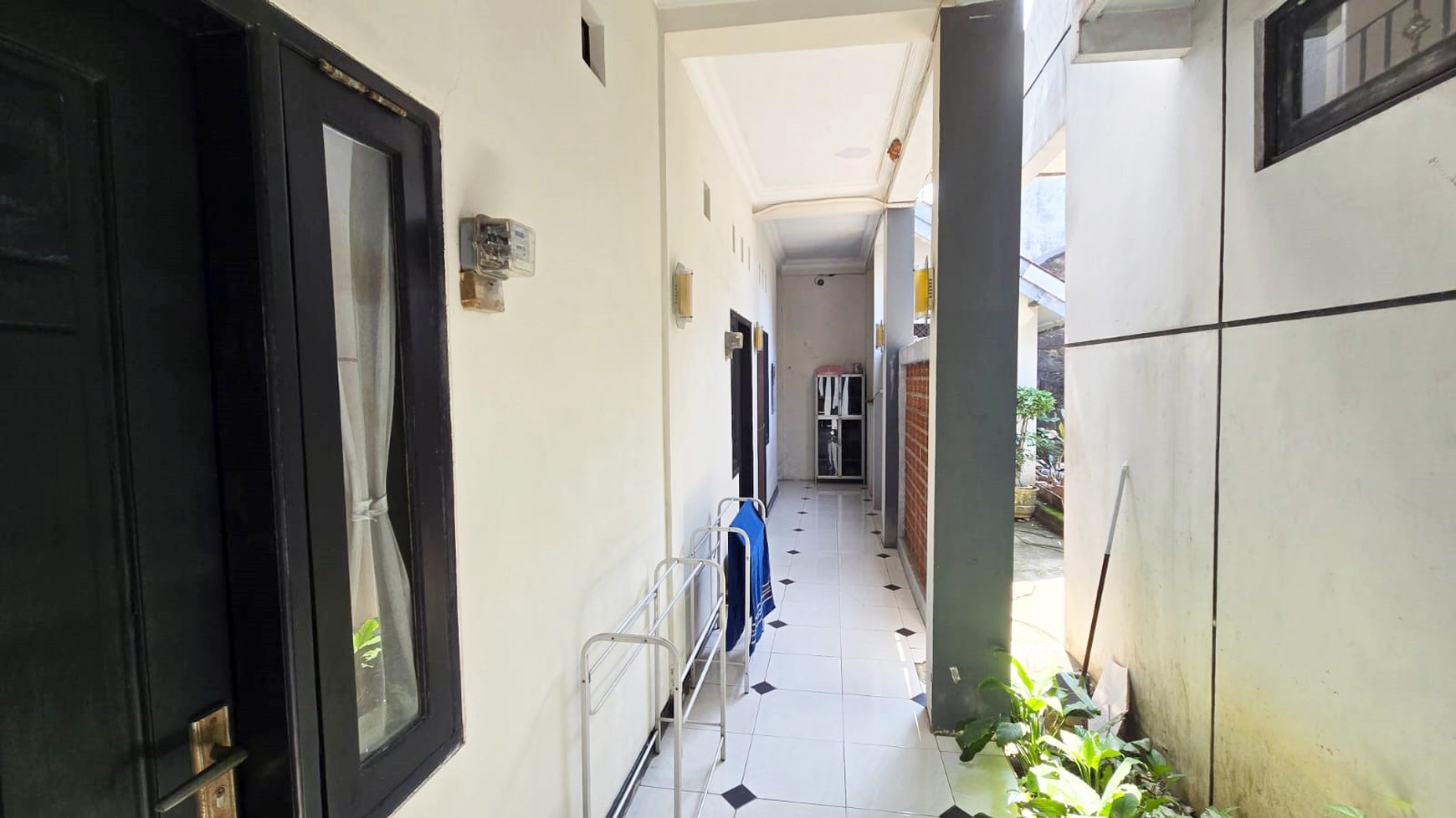 Rumah di Tenggilis Barat / Komplek YKP Kendangsari Surabaya Timur, Semi Furnished, One Gate System, untuk Rumah Tinggal + Kos - Kosan... SIAP HUNI - CT -
