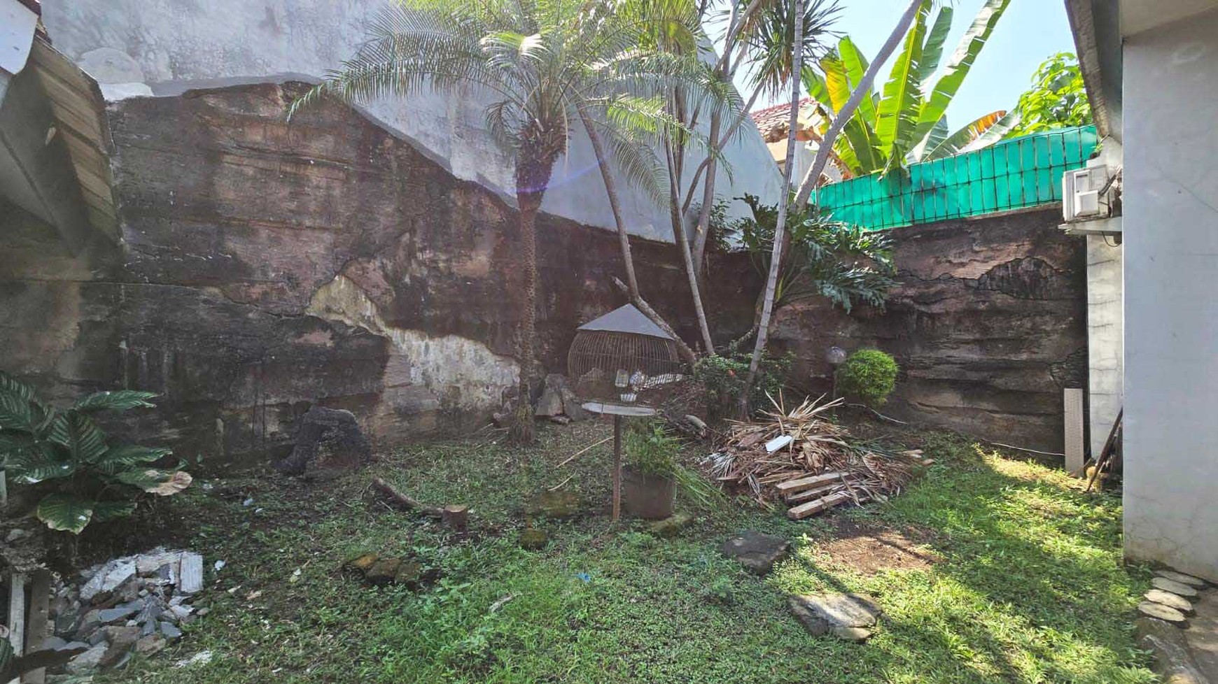 Rumah di Tenggilis Barat / Komplek YKP Kendangsari Surabaya Timur, Semi Furnished, One Gate System, untuk Rumah Tinggal + Kos - Kosan... SIAP HUNI - CT -
