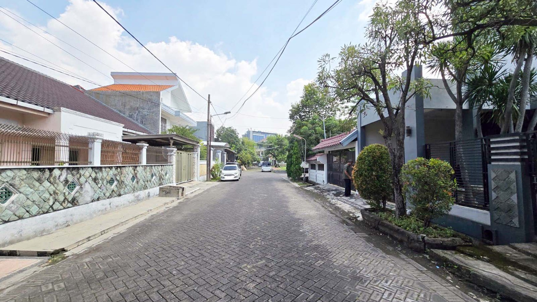 Rumah di Tenggilis Barat / Komplek YKP Kendangsari Surabaya Timur, Semi Furnished, One Gate System, untuk Rumah Tinggal + Kos - Kosan... SIAP HUNI - CT -