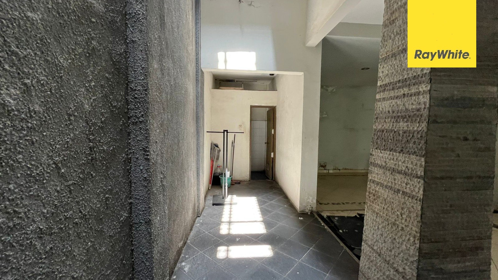 Dijual Murah Rumah Siap Huni JL Cempaka Surabaya Pusat