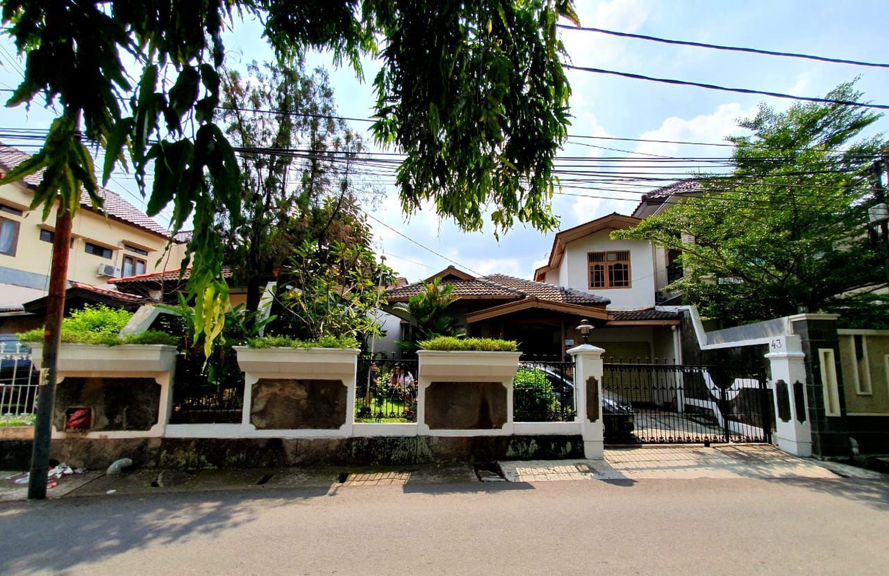 Dijual Rumah Asri Terawat di Kawasan Pejaten Barat, Jakarta Selatan