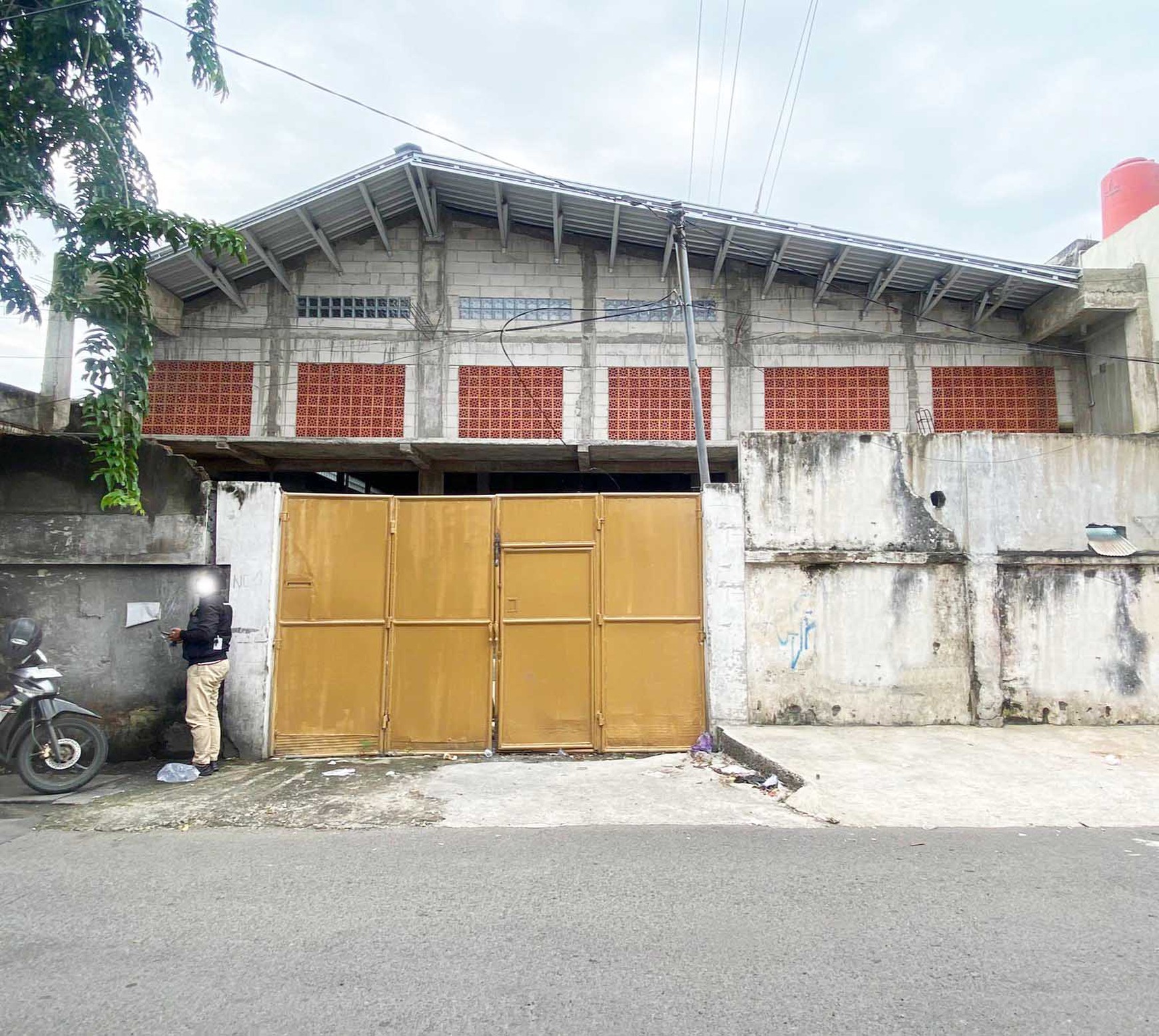 Gudang di Simo Kwagean Kuburan Banyu Urip Surabaya Barat, Luas 16 x 27 m2, Hadap Timur