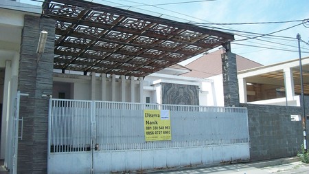 Rumah di Kertomenanggal Surabaya Selatan, Bagus + Terawat, Row Jalan Lebar, Siap Huni, Cocok untuk Rumah Tinggal / Kantor