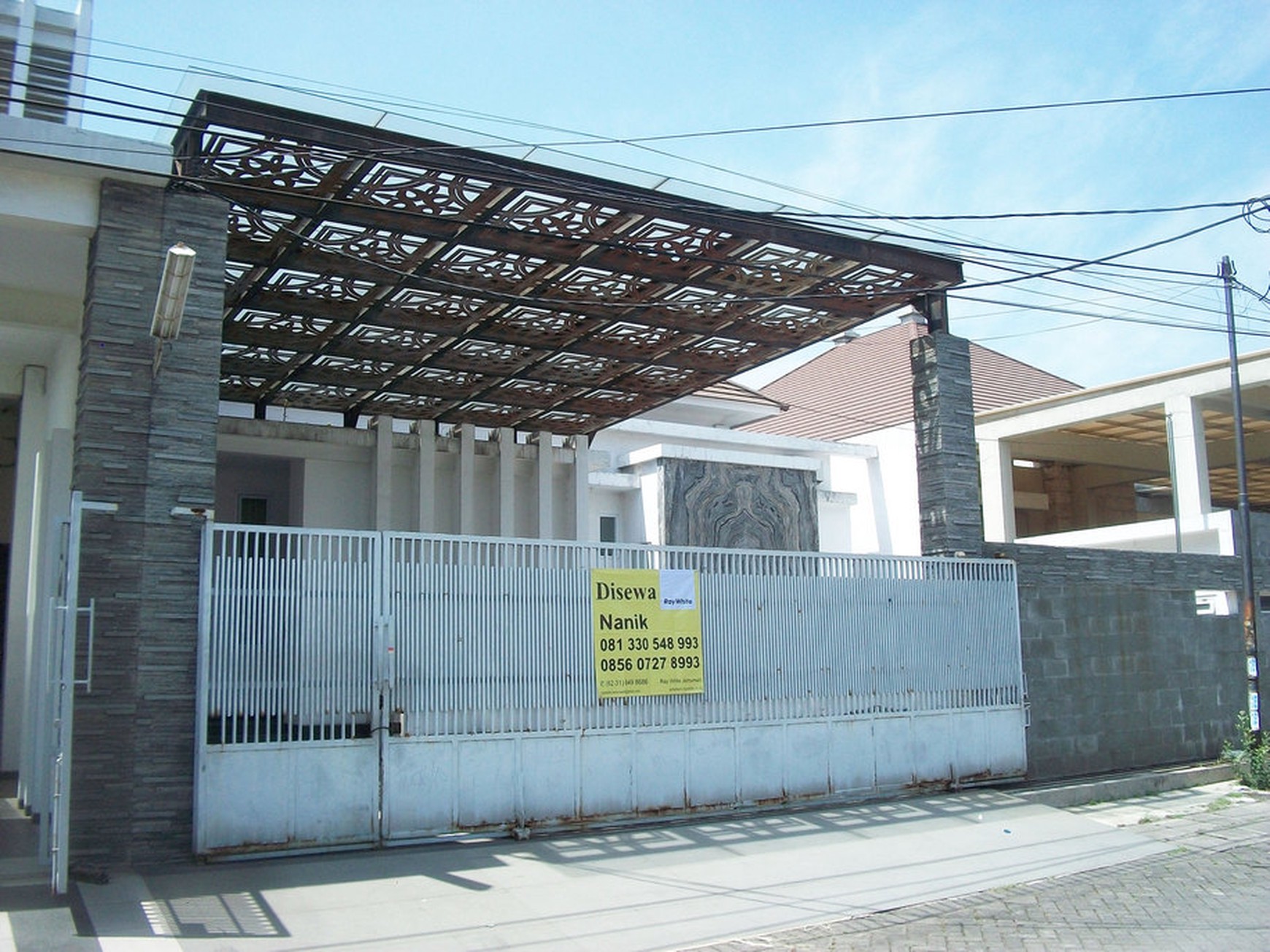 Rumah di Kertomenanggal Surabaya Selatan, Bagus + Terawat, Row Jalan Lebar, Siap Huni, Cocok untuk Rumah Tinggal / Kantor