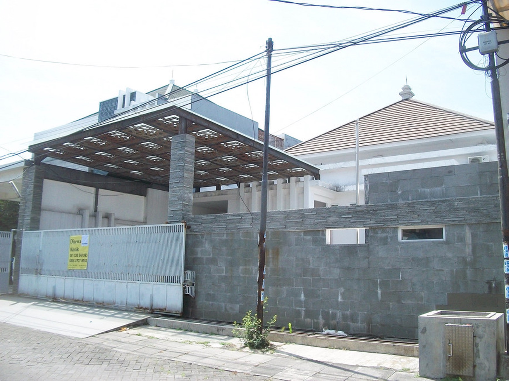 Rumah di Kertomenanggal Surabaya Selatan, Bagus + Terawat, Row Jalan Lebar, Siap Huni, Cocok untuk Rumah Tinggal / Kantor