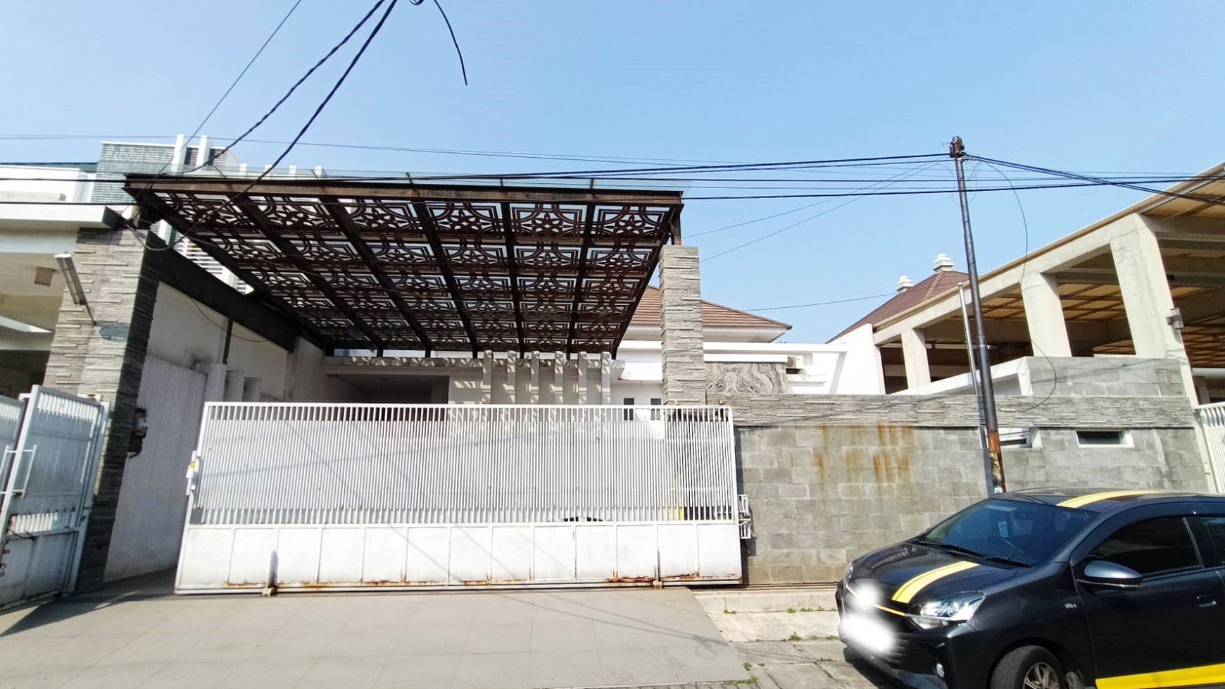 Rumah di Kertomenanggal Surabaya Selatan, Bagus + Terawat, Row Jalan Lebar, Siap Huni, Cocok untuk Rumah Tinggal / Kantor