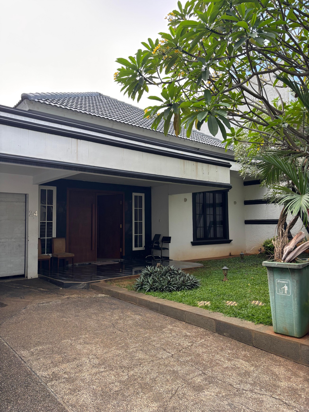 Dijual Rumah Idaman 4 Kamar Tidur + Kolam Renang Siap Huni Di Gaharu Jakarta Selatan.