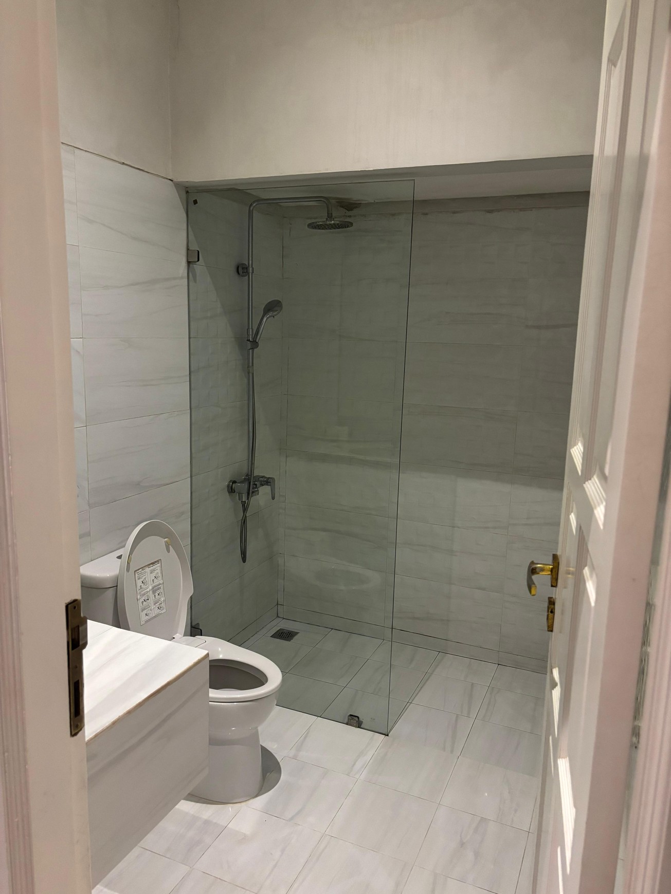 Dijual Rumah Idaman 4 Kamar Tidur + Kolam Renang Siap Huni Di Gaharu Jakarta Selatan.