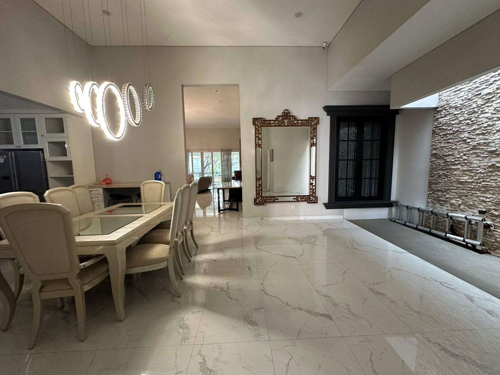 Dijual Rumah Idaman 4 Kamar Tidur + Kolam Renang Siap Huni Di Gaharu Jakarta Selatan.