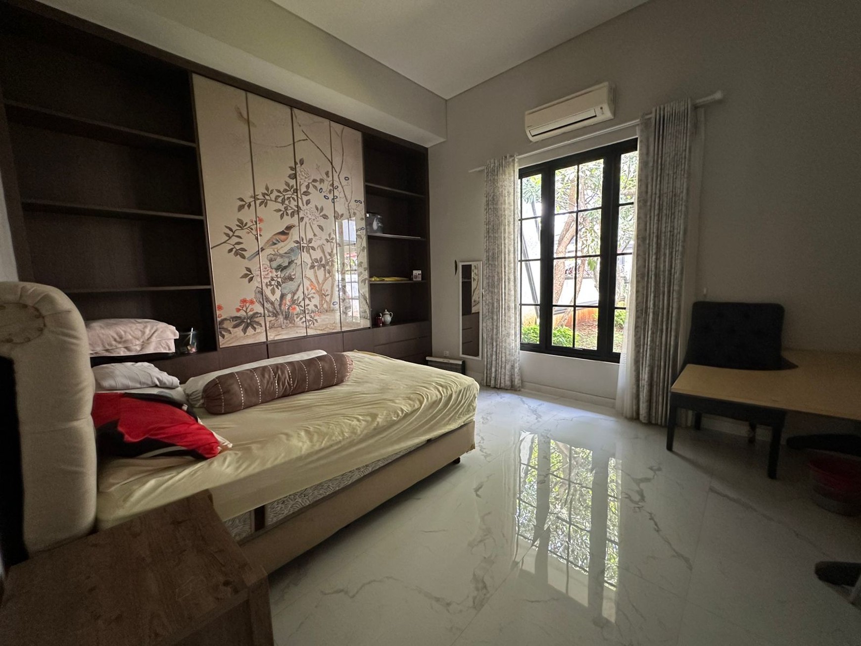 Dijual Rumah Idaman 4 Kamar Tidur + Kolam Renang Siap Huni Di Gaharu Jakarta Selatan.