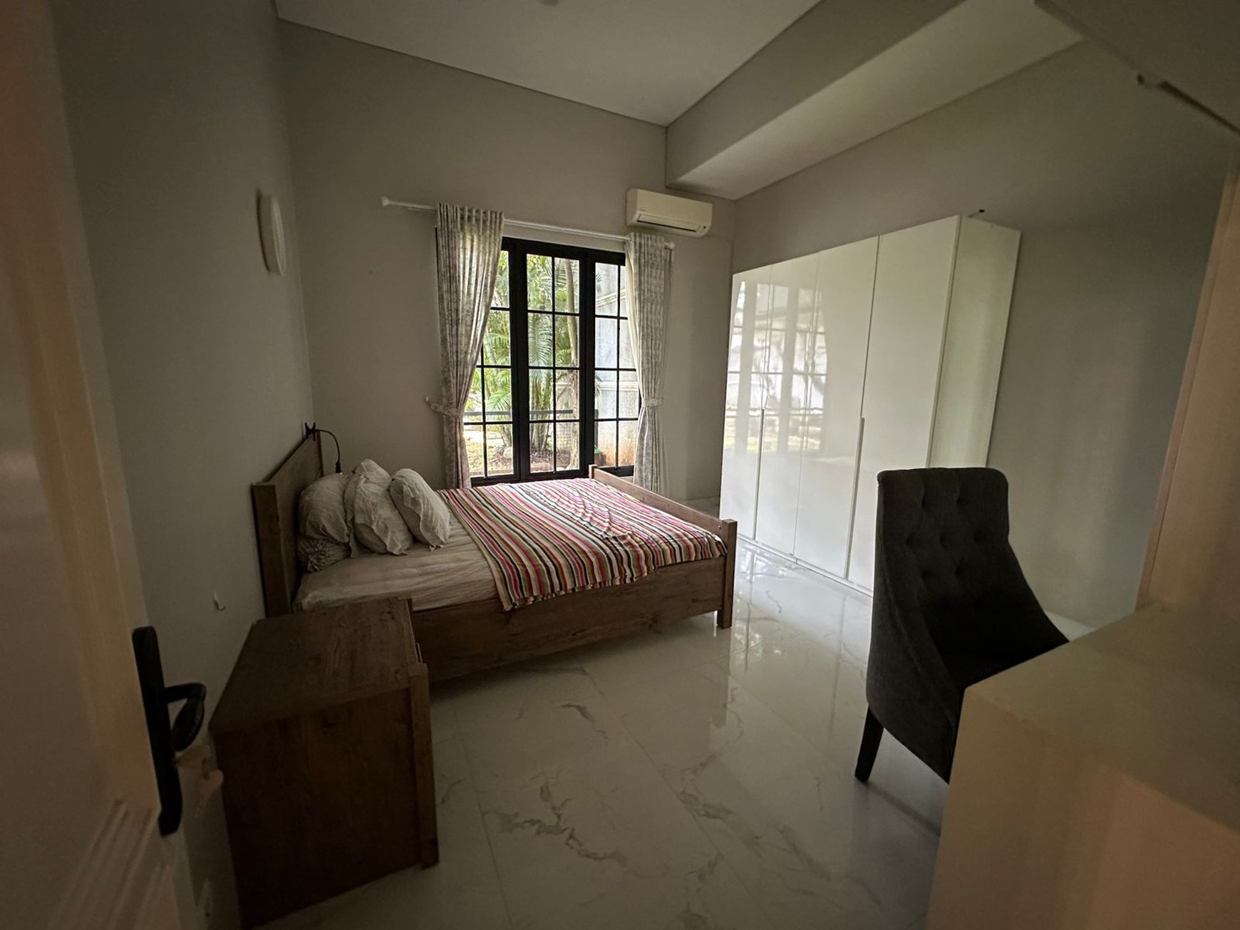 Dijual Rumah Idaman 4 Kamar Tidur + Kolam Renang Siap Huni Di Gaharu Jakarta Selatan.
