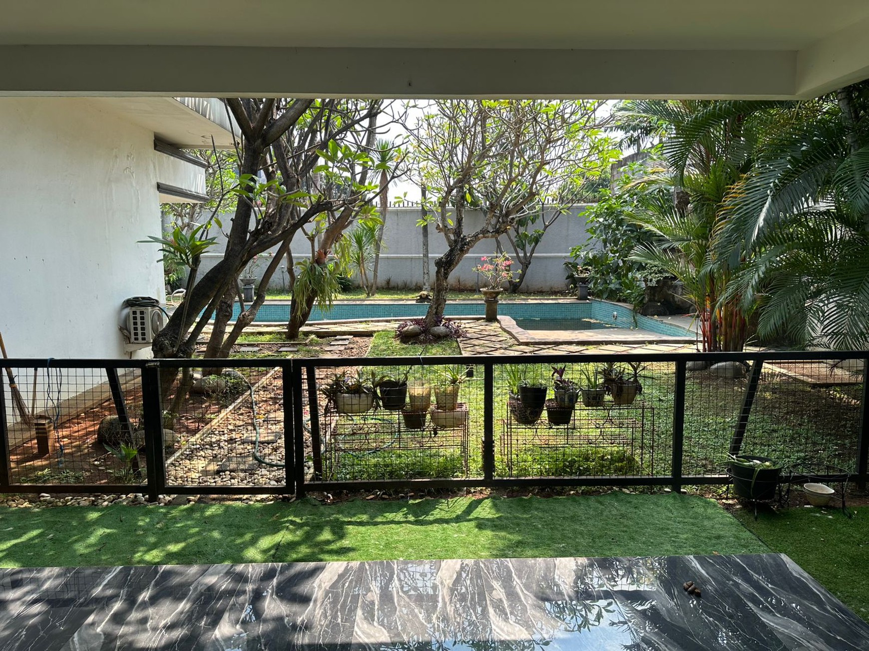 Dijual Rumah Idaman 4 Kamar Tidur + Kolam Renang Siap Huni Di Gaharu Jakarta Selatan.