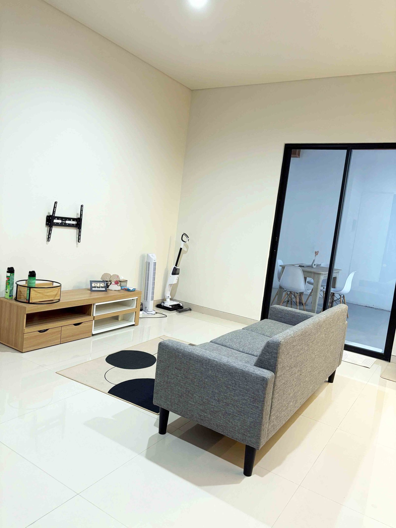 Rumah di Central Park Juanda Sidoarjo, Minimalis, 2 Lantai, Semi Furnished, SIAP HUNI