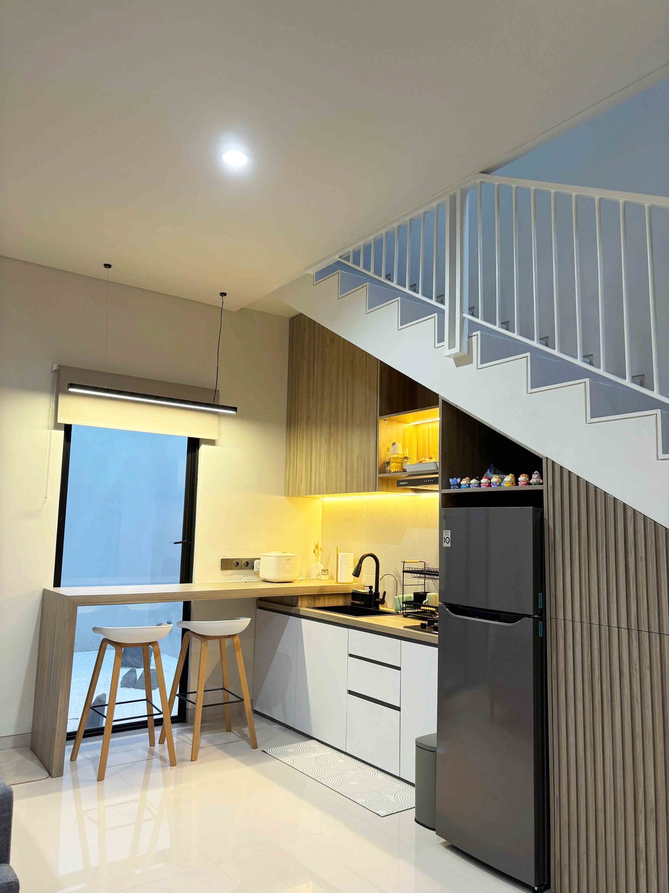 Rumah di Central Park Juanda Sidoarjo, Minimalis, 2 Lantai, Semi Furnished, SIAP HUNI