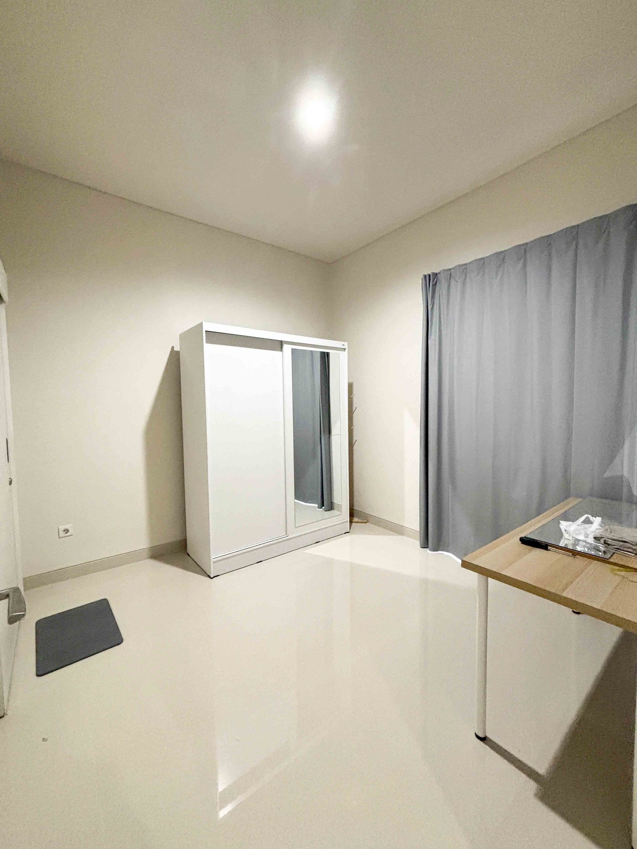 Rumah di Central Park Juanda Sidoarjo, Minimalis, 2 Lantai, Semi Furnished, SIAP HUNI