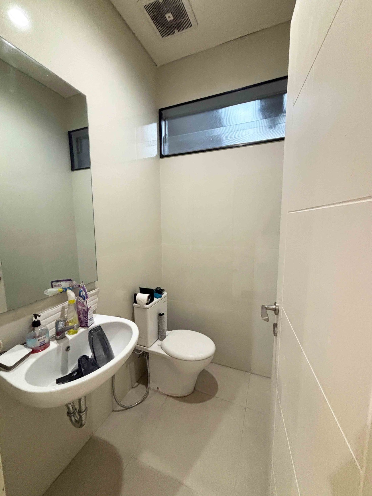 Rumah di Central Park Juanda Sidoarjo, Minimalis, 2 Lantai, Semi Furnished, SIAP HUNI