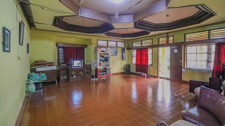 Rumah Klasik Dengan Tanah Yang Luas di Kreo, Larangan Tangerang