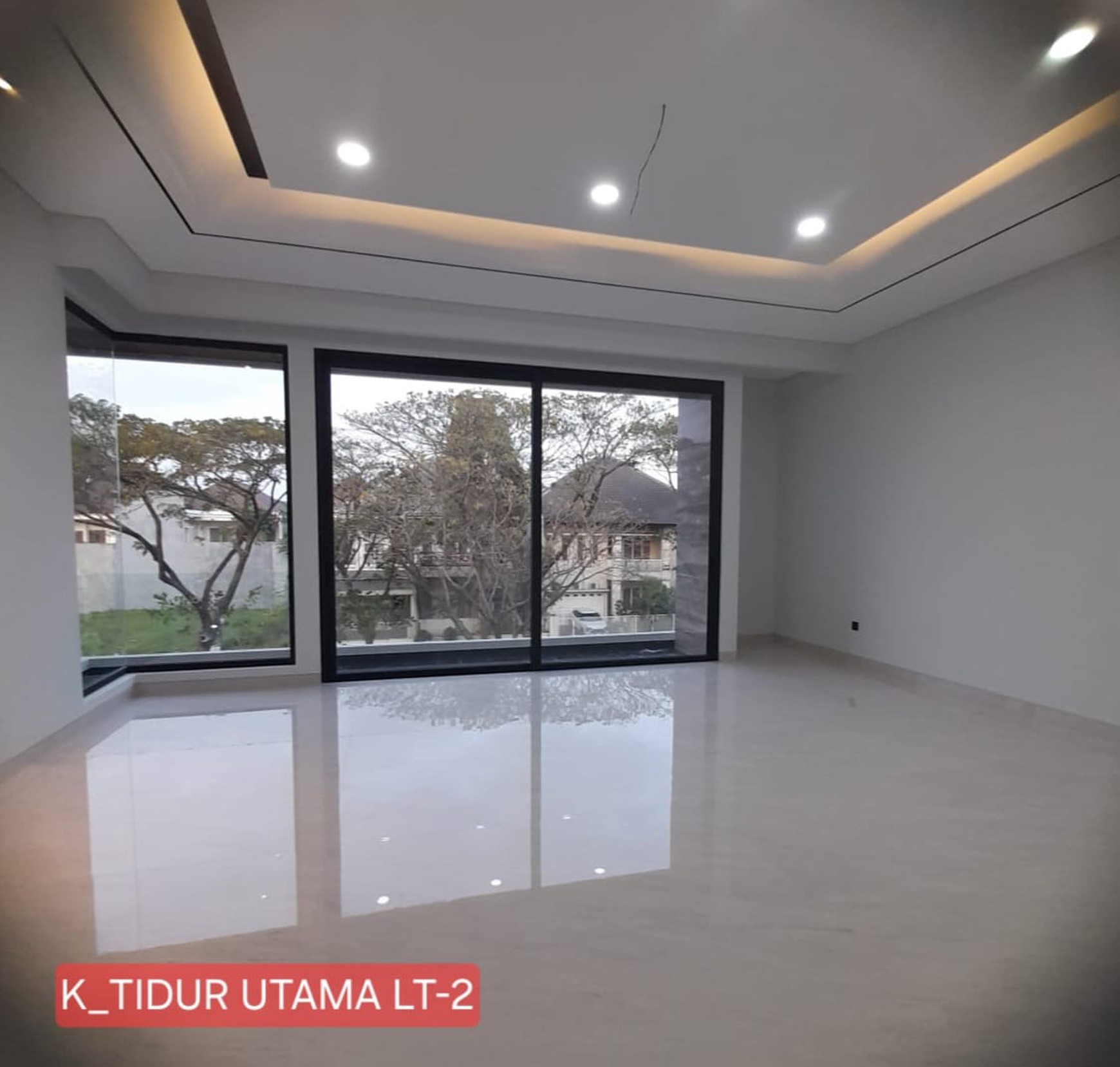 DIJUAL Rumah Mewah di Newton Hill Timur Citraland Surabaya Barat