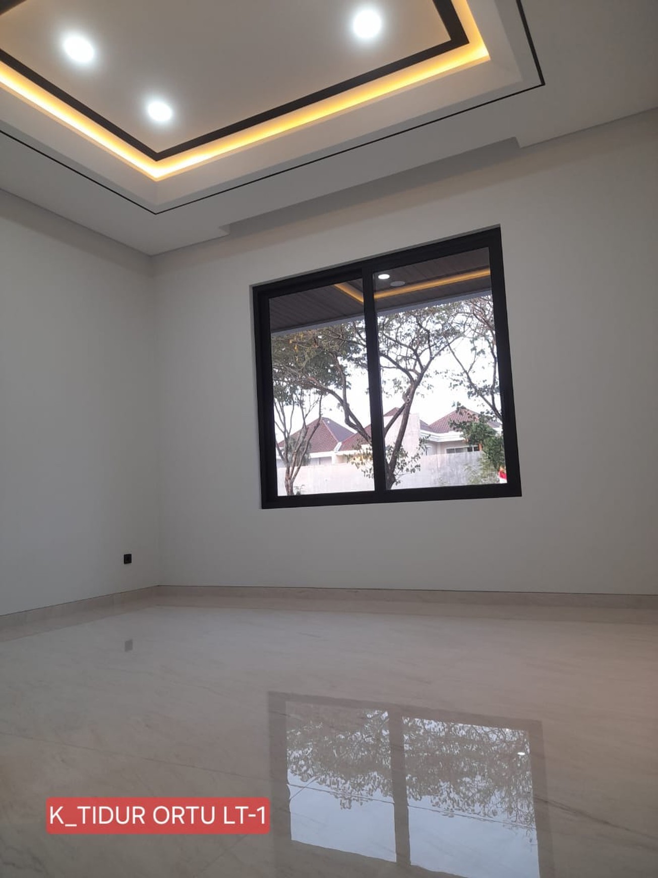 DIJUAL Rumah Mewah di Newton Hill Timur Citraland Surabaya Barat