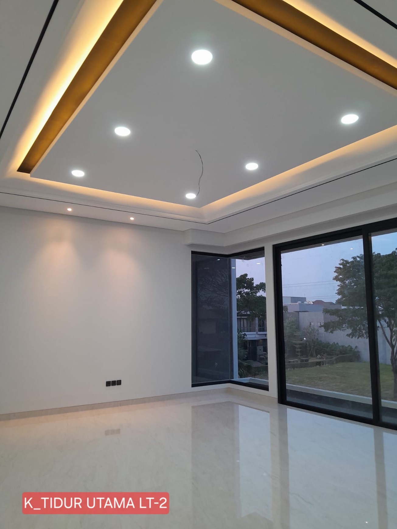 DIJUAL Rumah Mewah di Newton Hill Timur Citraland Surabaya Barat