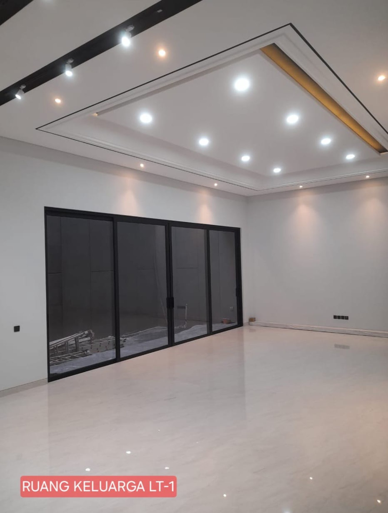 DIJUAL Rumah Mewah di Newton Hill Timur Citraland Surabaya Barat