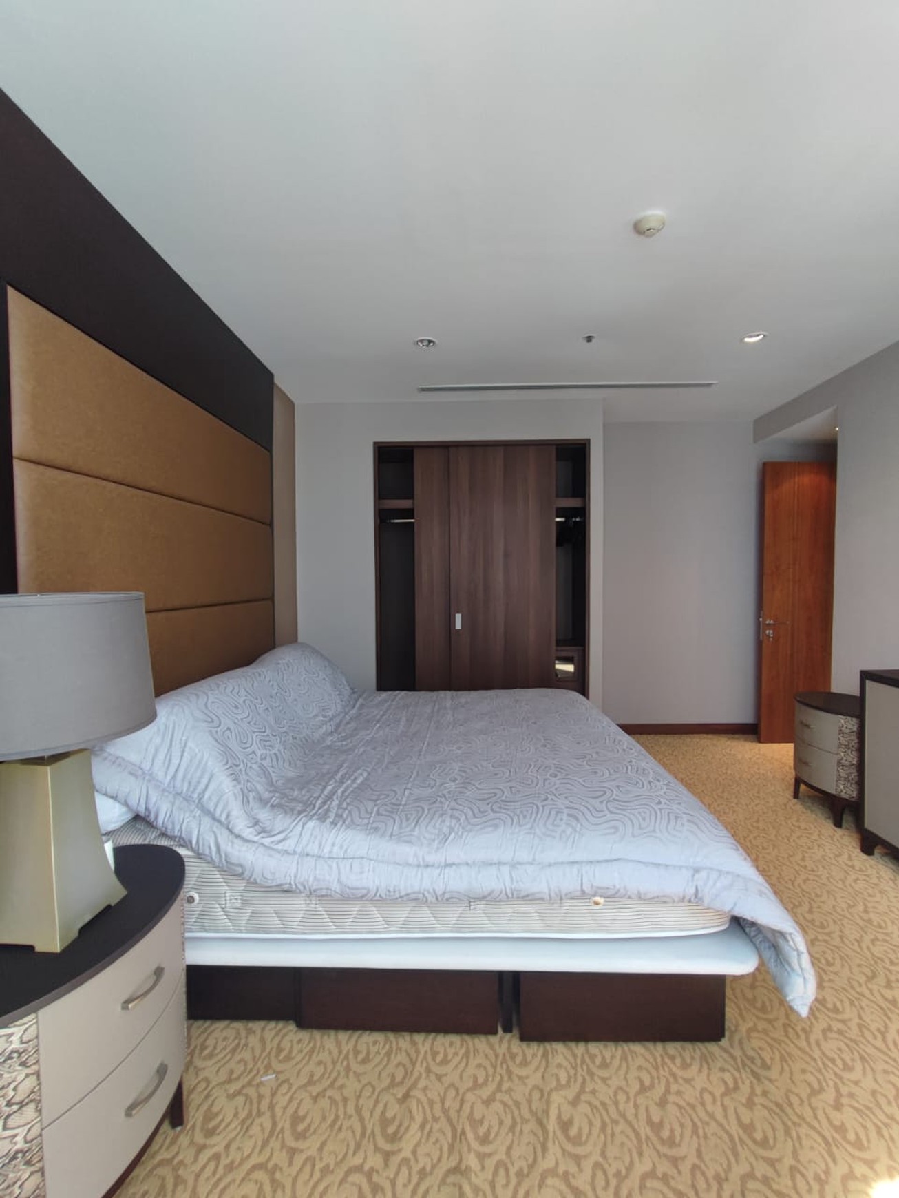 Dijual Unit Eksklusif Apartemen Oakwood Mega Kuningan 96m Lokasi Strategis.