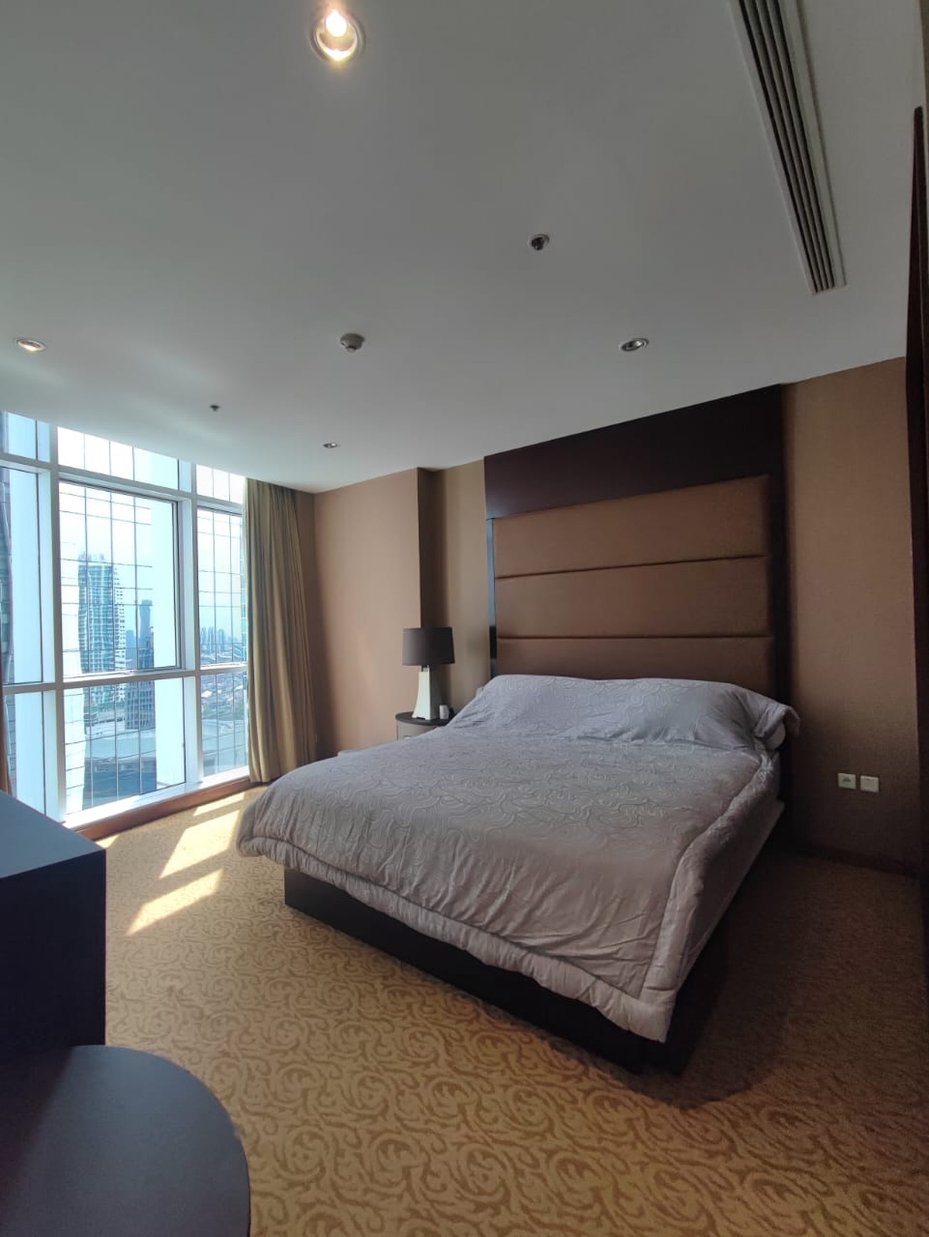 Dijual Unit Eksklusif Apartemen Oakwood Mega Kuningan 96m Lokasi Strategis.