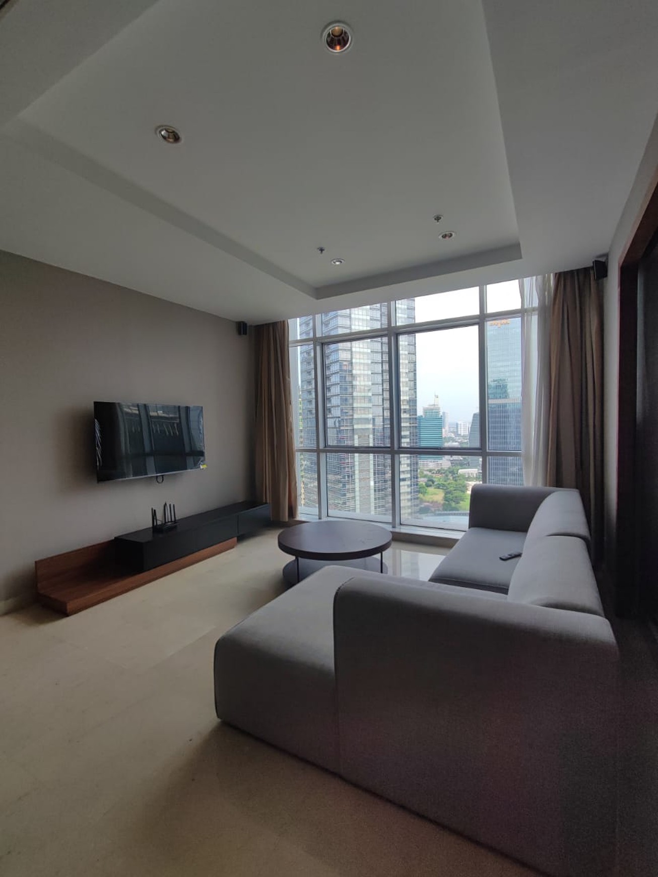 Dijual Unit Eksklusif Apartemen Oakwood Mega Kuningan 96m Lokasi Strategis.