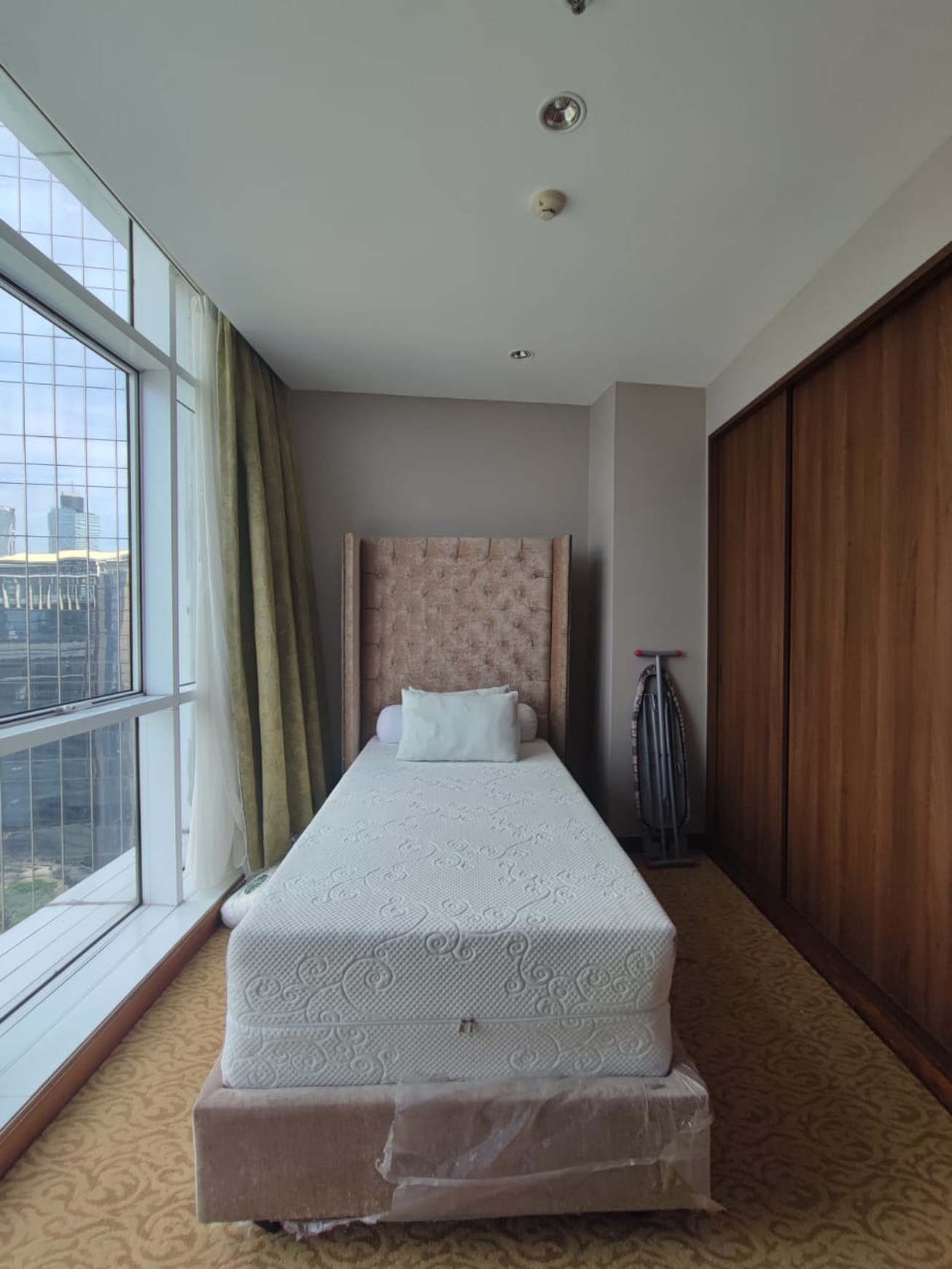 Dijual Unit Eksklusif Apartemen Oakwood Mega Kuningan 96m Lokasi Strategis.
