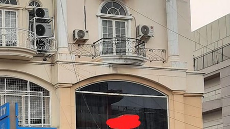 DISEWA RUKO 4 LANTAI + ROOFTOP KONDISI SIAP SEWA, BISA DI SEWA PER TAHUN atau PERLANTAI MINIMUM SEWA PER 6 BULAN.