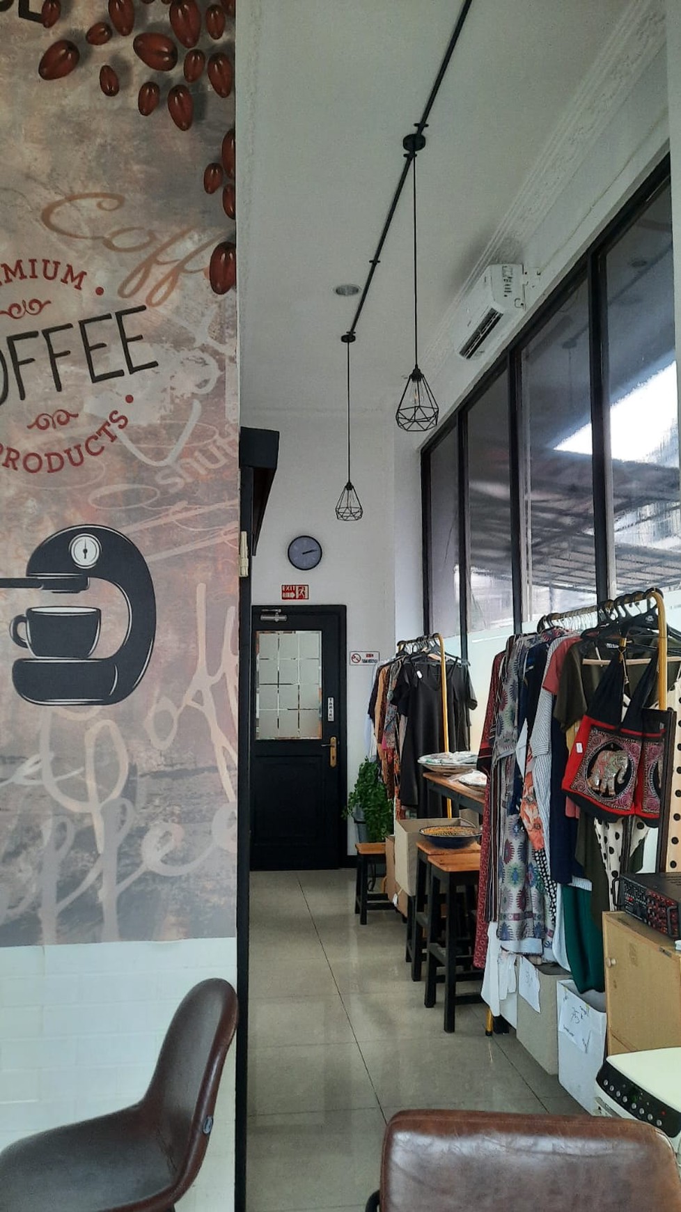 DISEWA RUKO 4 LANTAI + ROOFTOP KONDISI SIAP SEWA, BISA DI SEWA PER TAHUN atau PERLANTAI MINIMUM SEWA PER 6 BULAN.