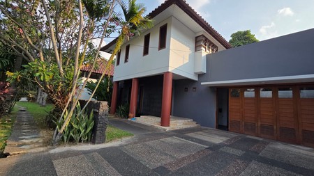 Rumah Mewah dengan lingkungan yang asri di Bintaro Jaya