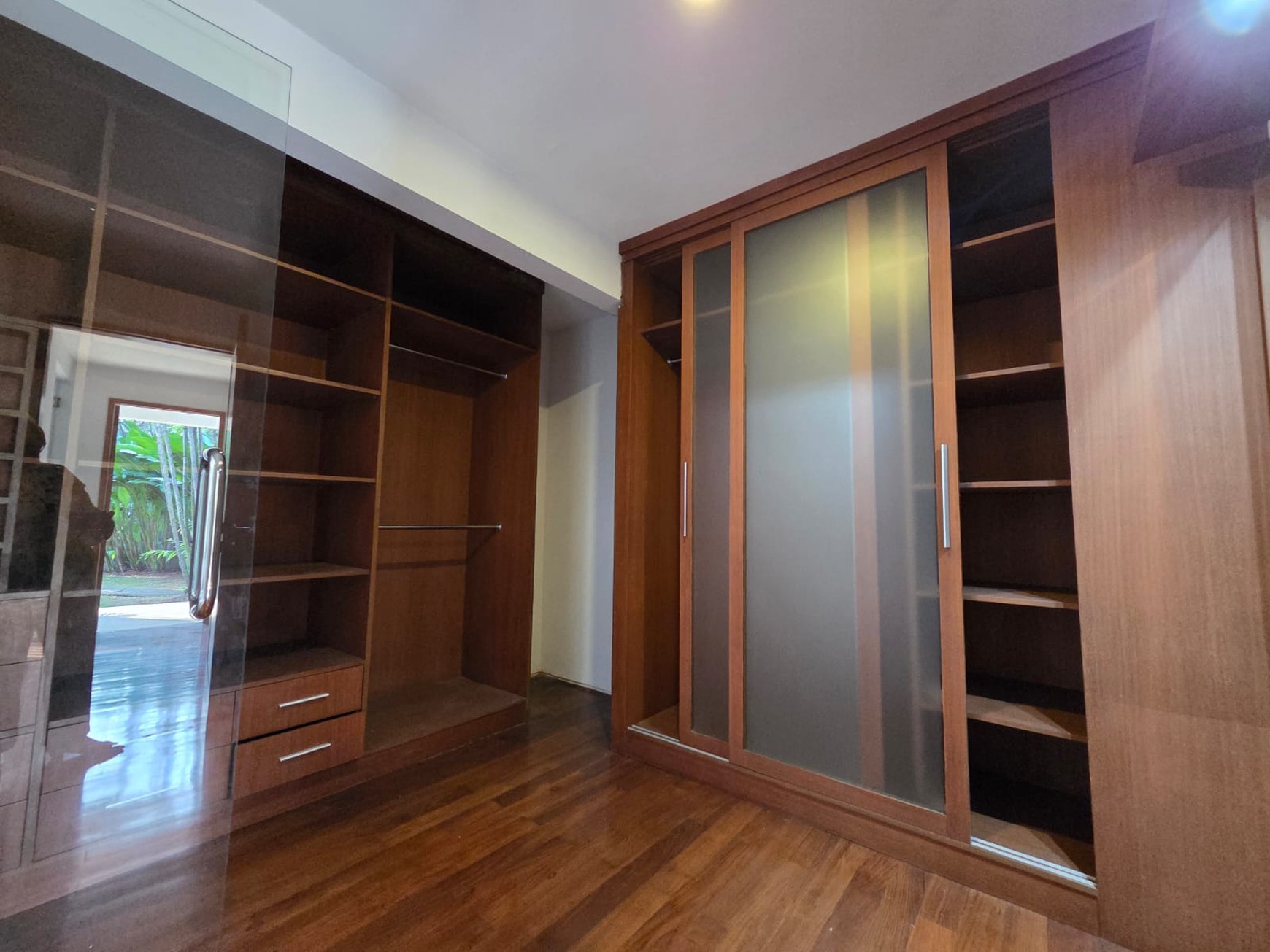 Rumah Mewah dengan lingkungan yang asri di Bintaro Jaya