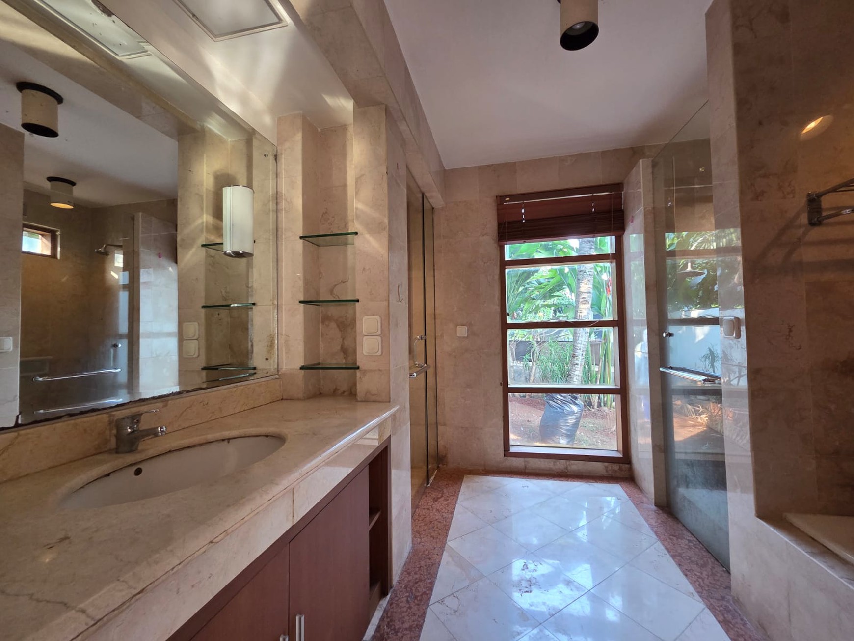 Rumah Mewah dengan lingkungan yang asri di Bintaro Jaya