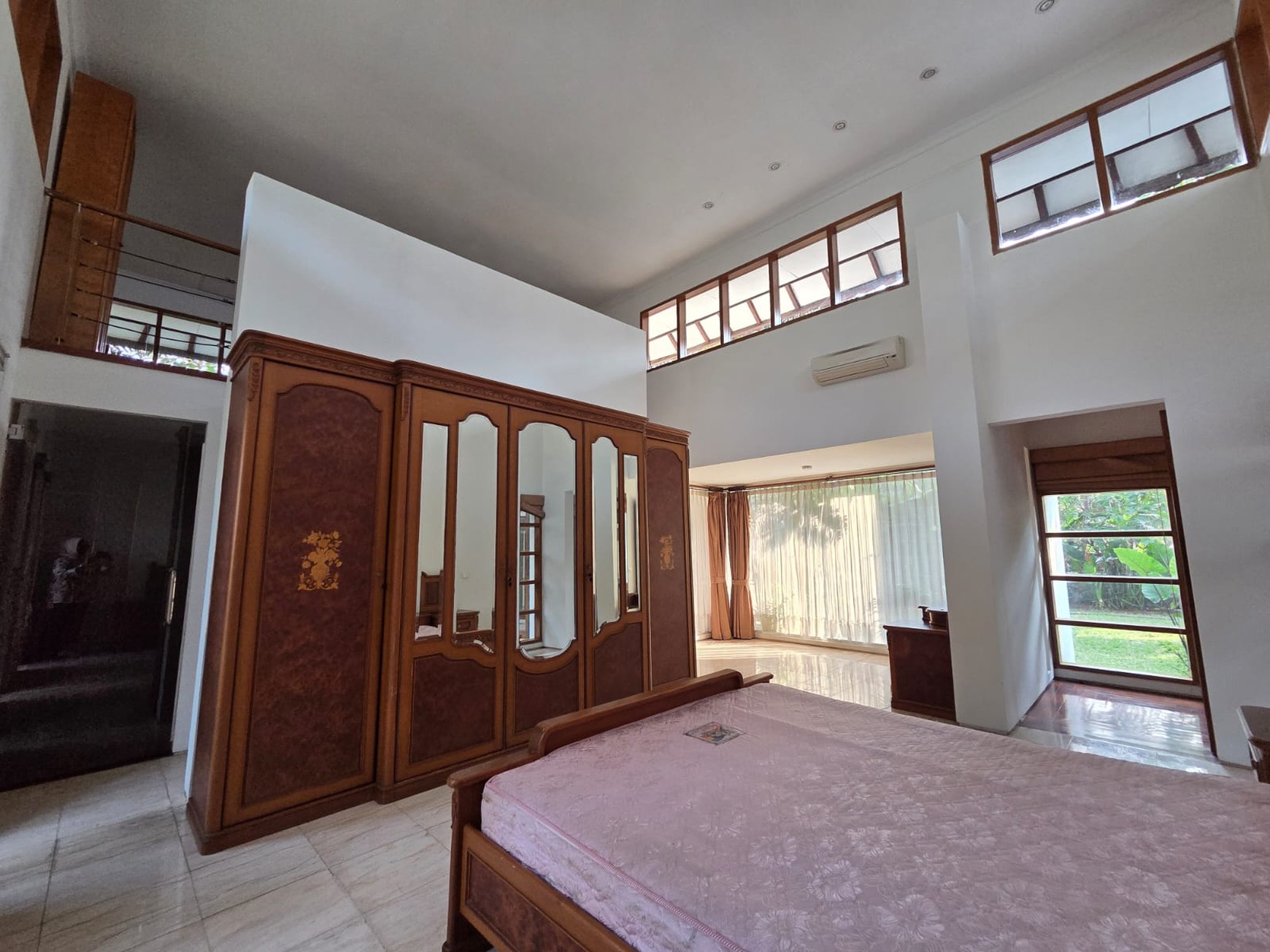 Rumah Mewah dengan lingkungan yang asri di Bintaro Jaya