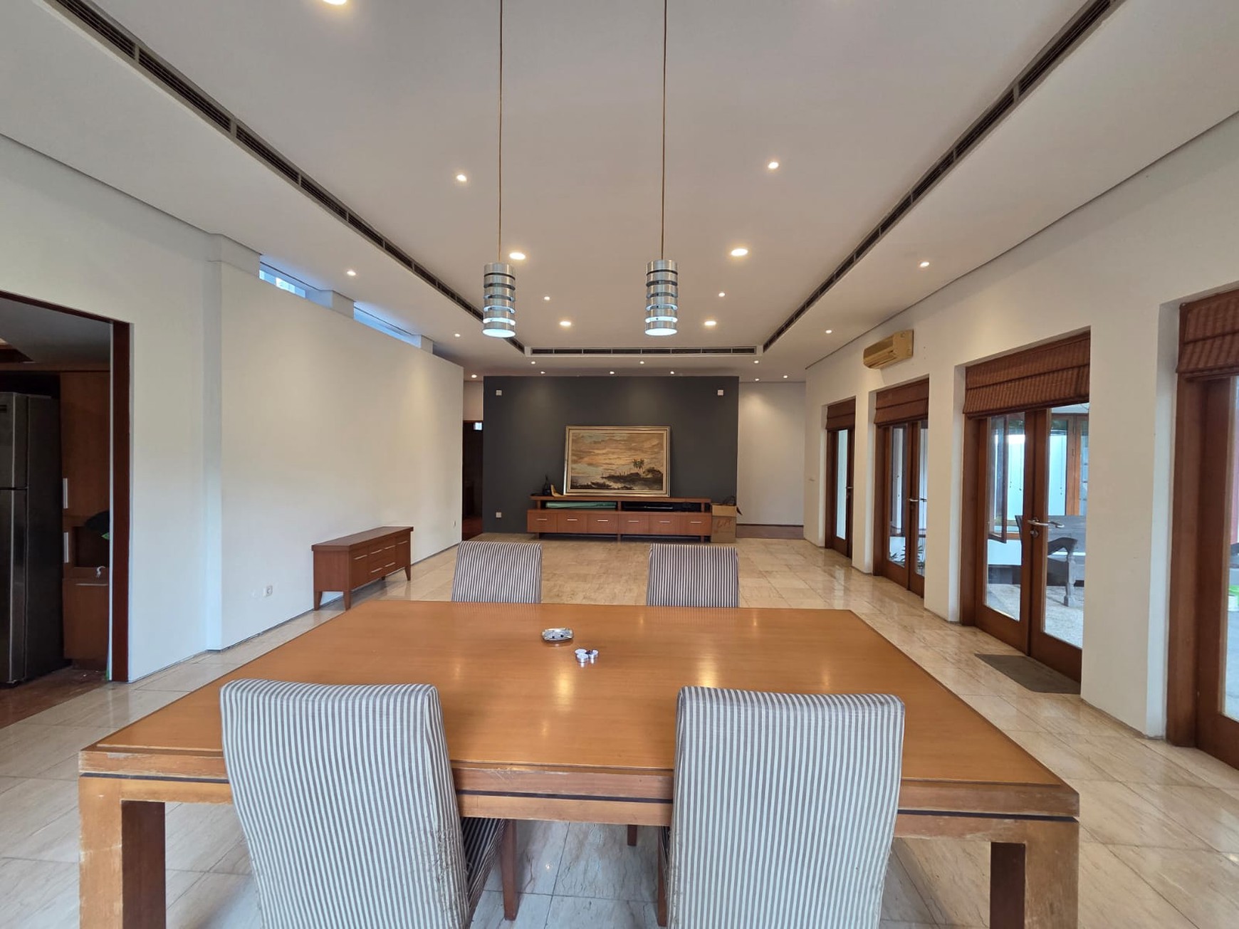 Rumah Mewah dengan lingkungan yang asri di Bintaro Jaya