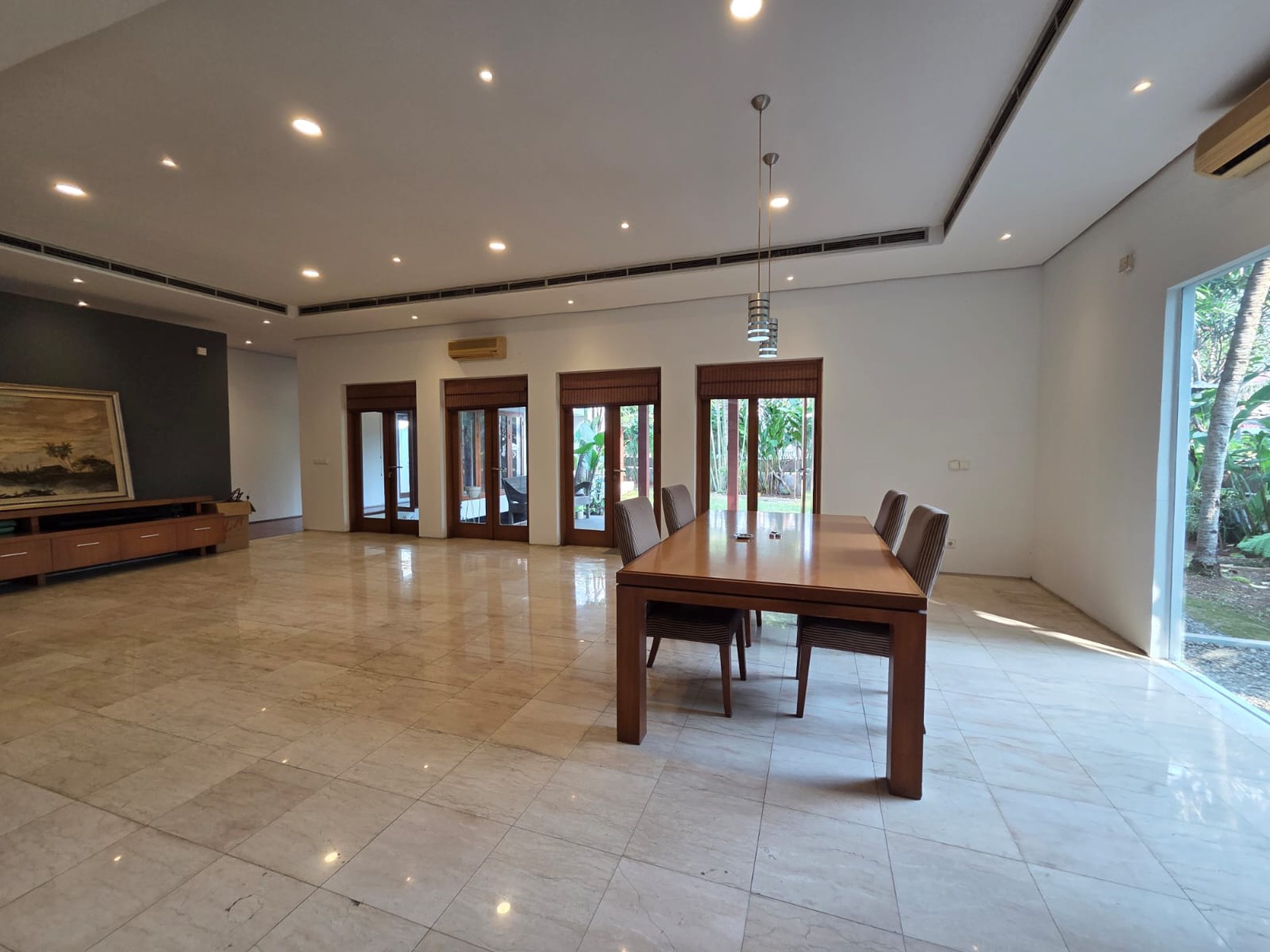 Rumah Mewah dengan lingkungan yang asri di Bintaro Jaya