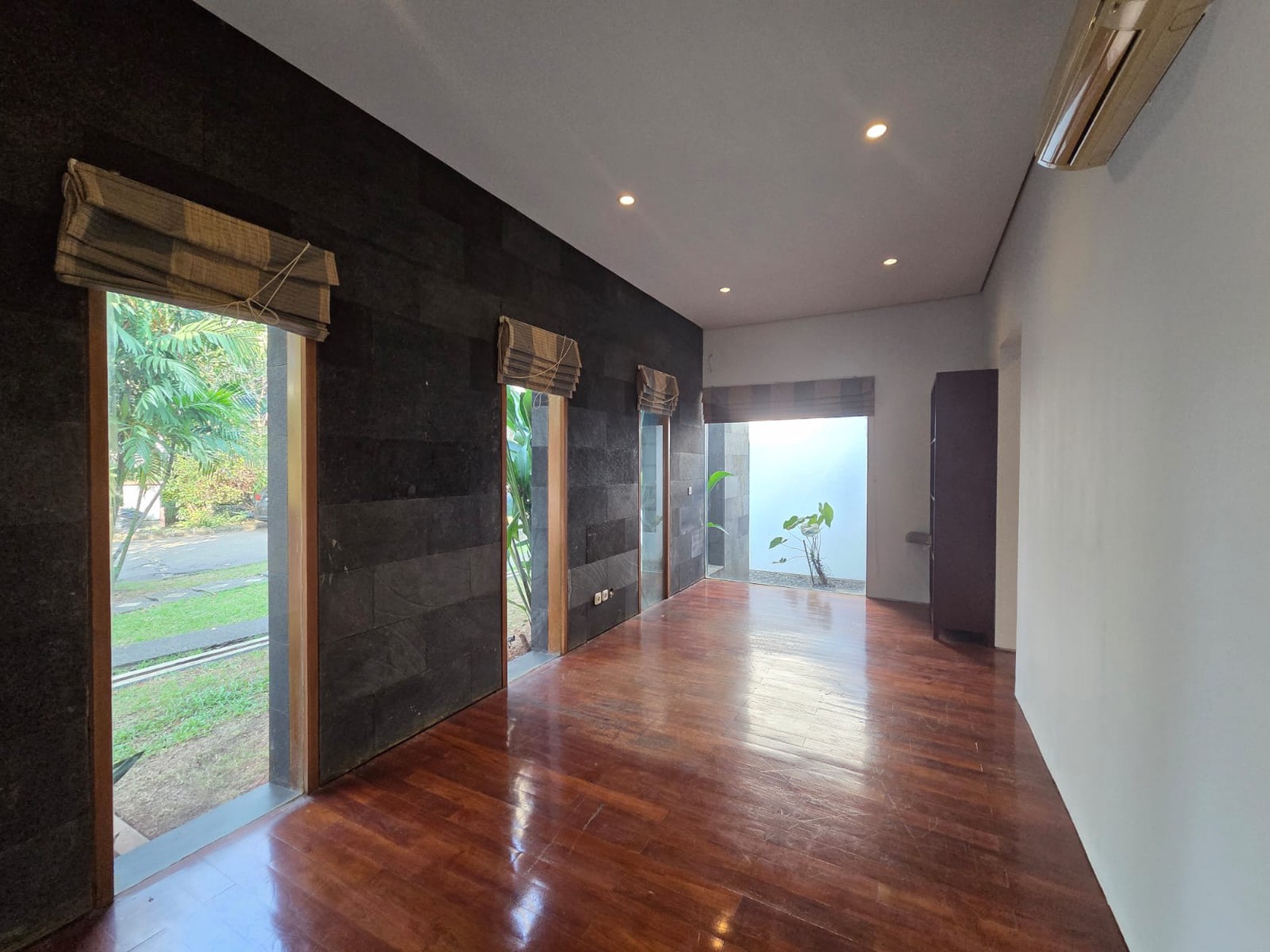 Rumah Mewah dengan lingkungan yang asri di Bintaro Jaya