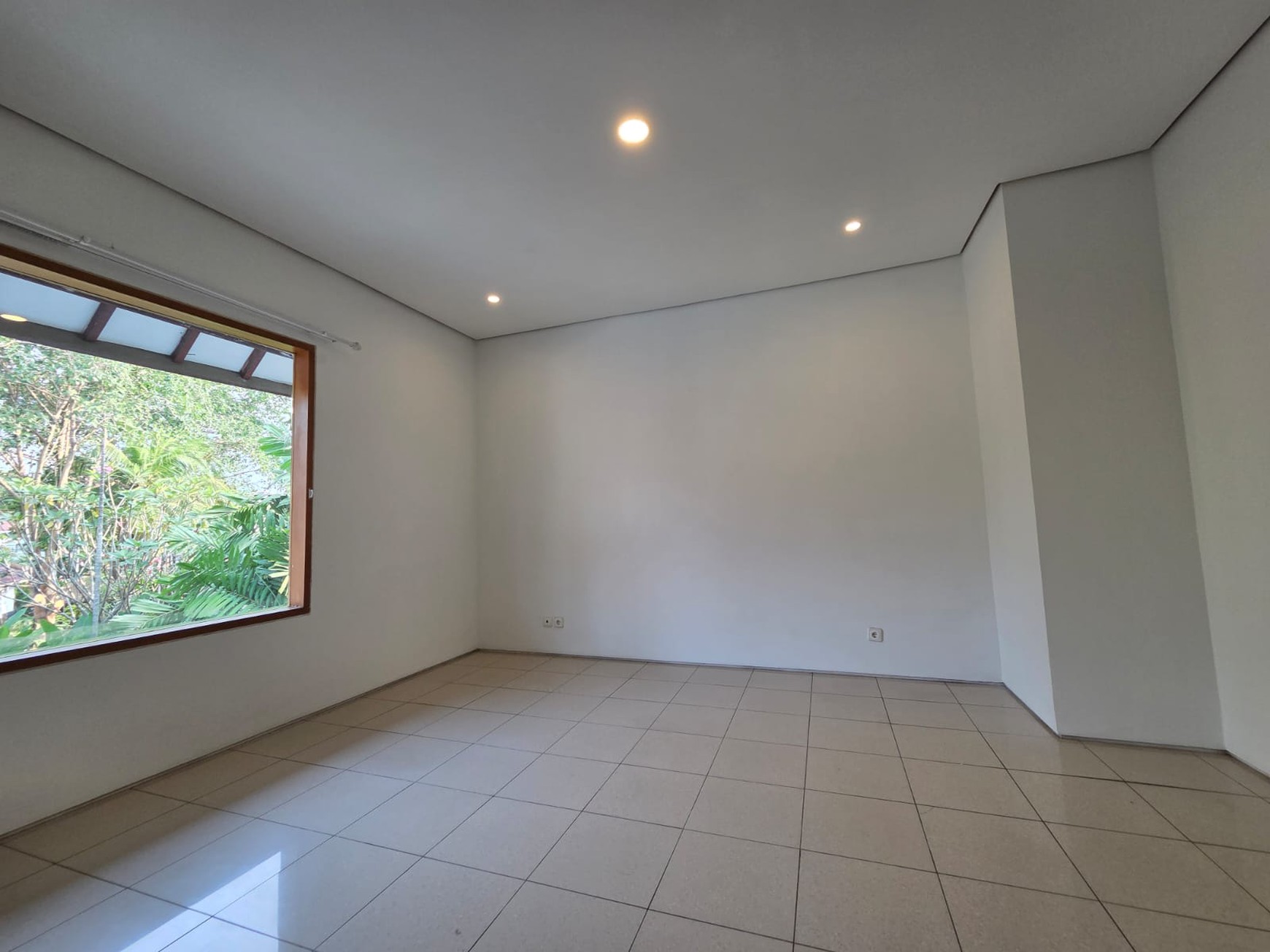 Rumah Mewah dengan lingkungan yang asri di Bintaro Jaya