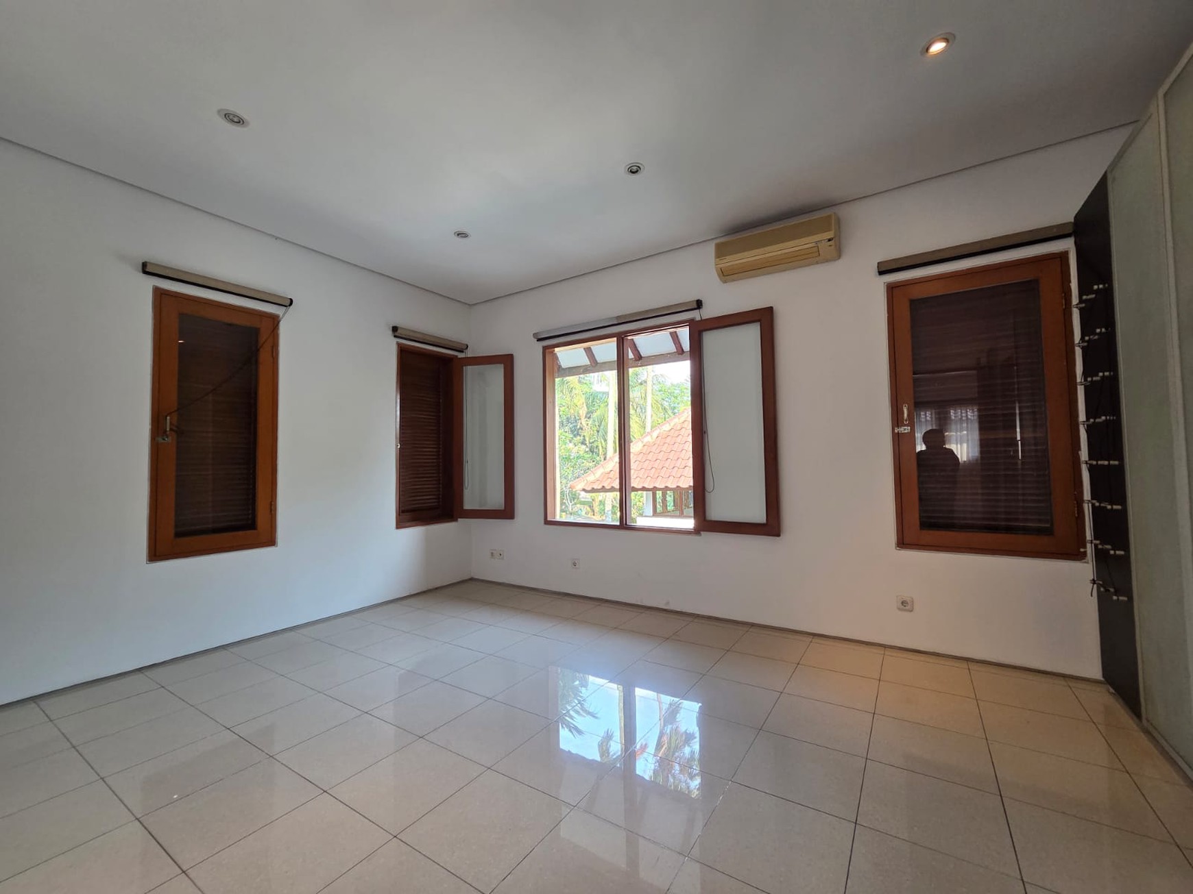 Rumah Mewah dengan lingkungan yang asri di Bintaro Jaya