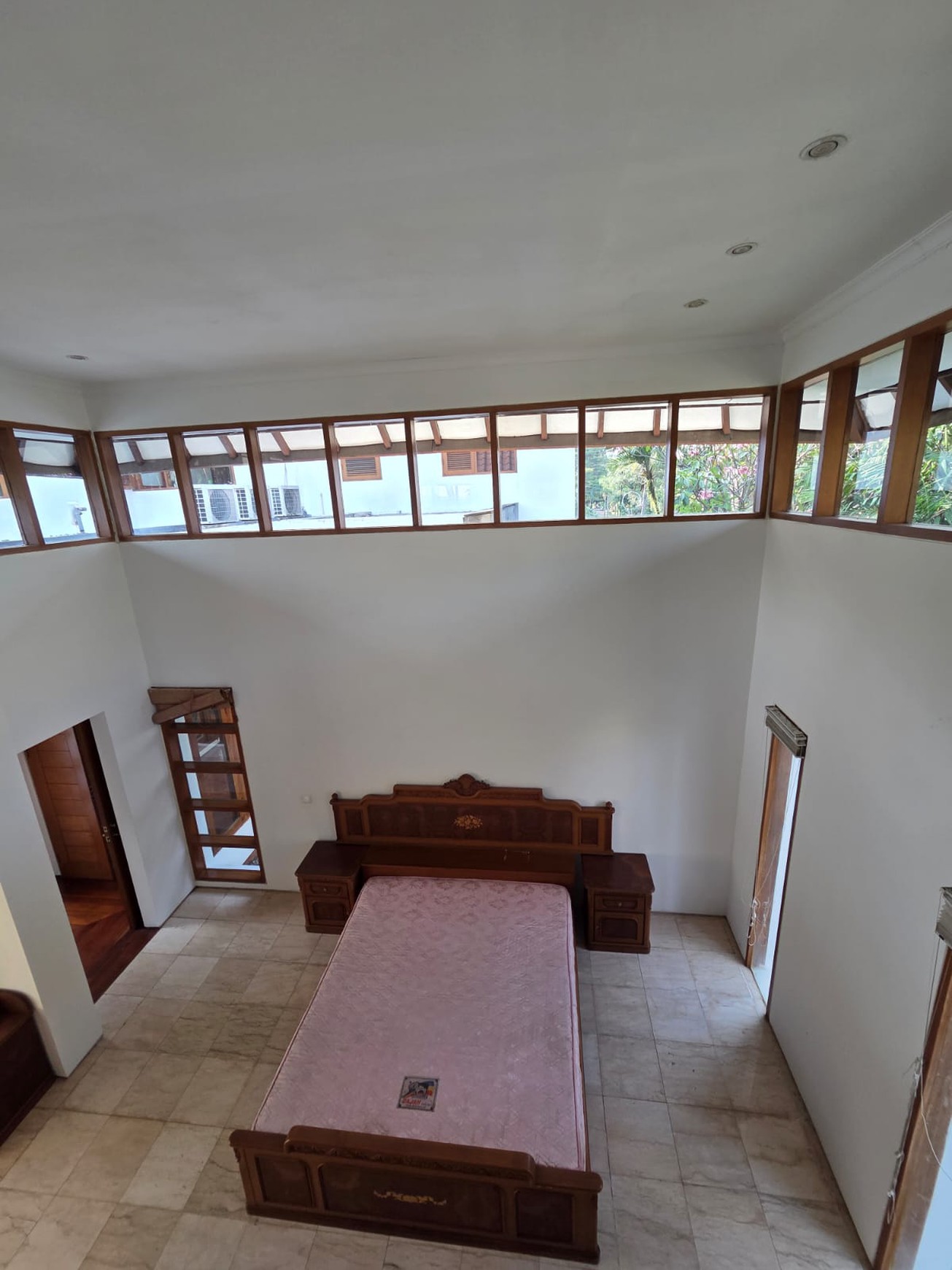 Rumah Mewah dengan lingkungan yang asri di Bintaro Jaya