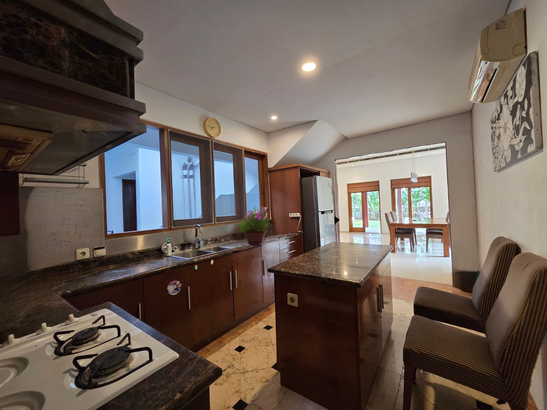 Rumah Mewah dengan lingkungan yang asri di Bintaro Jaya