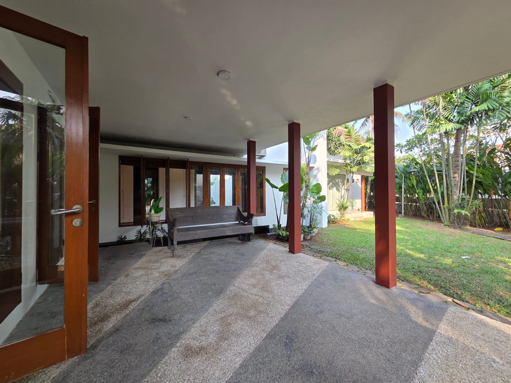 Rumah Mewah dengan lingkungan yang asri di Bintaro Jaya