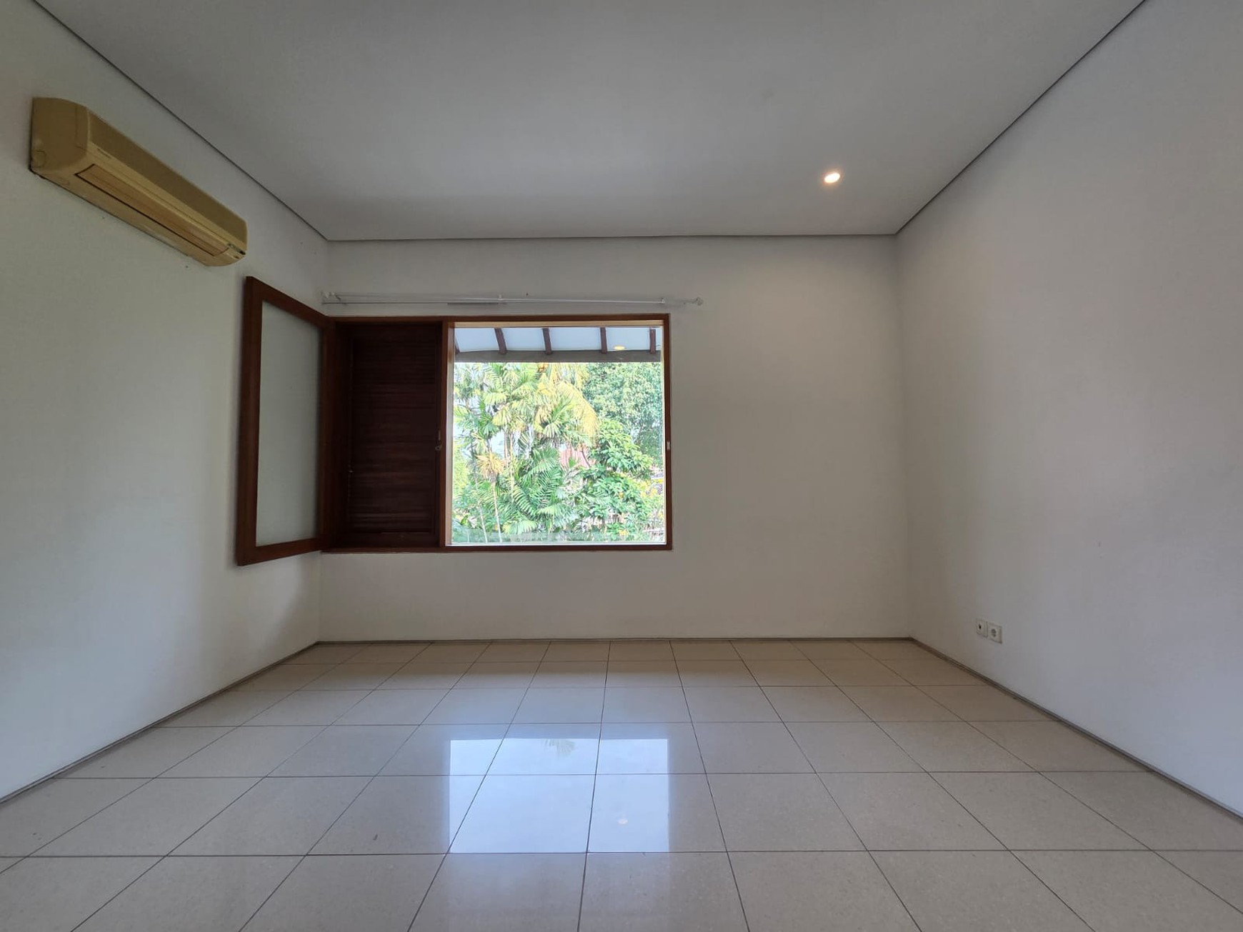 Rumah Mewah dengan lingkungan yang asri di Bintaro Jaya