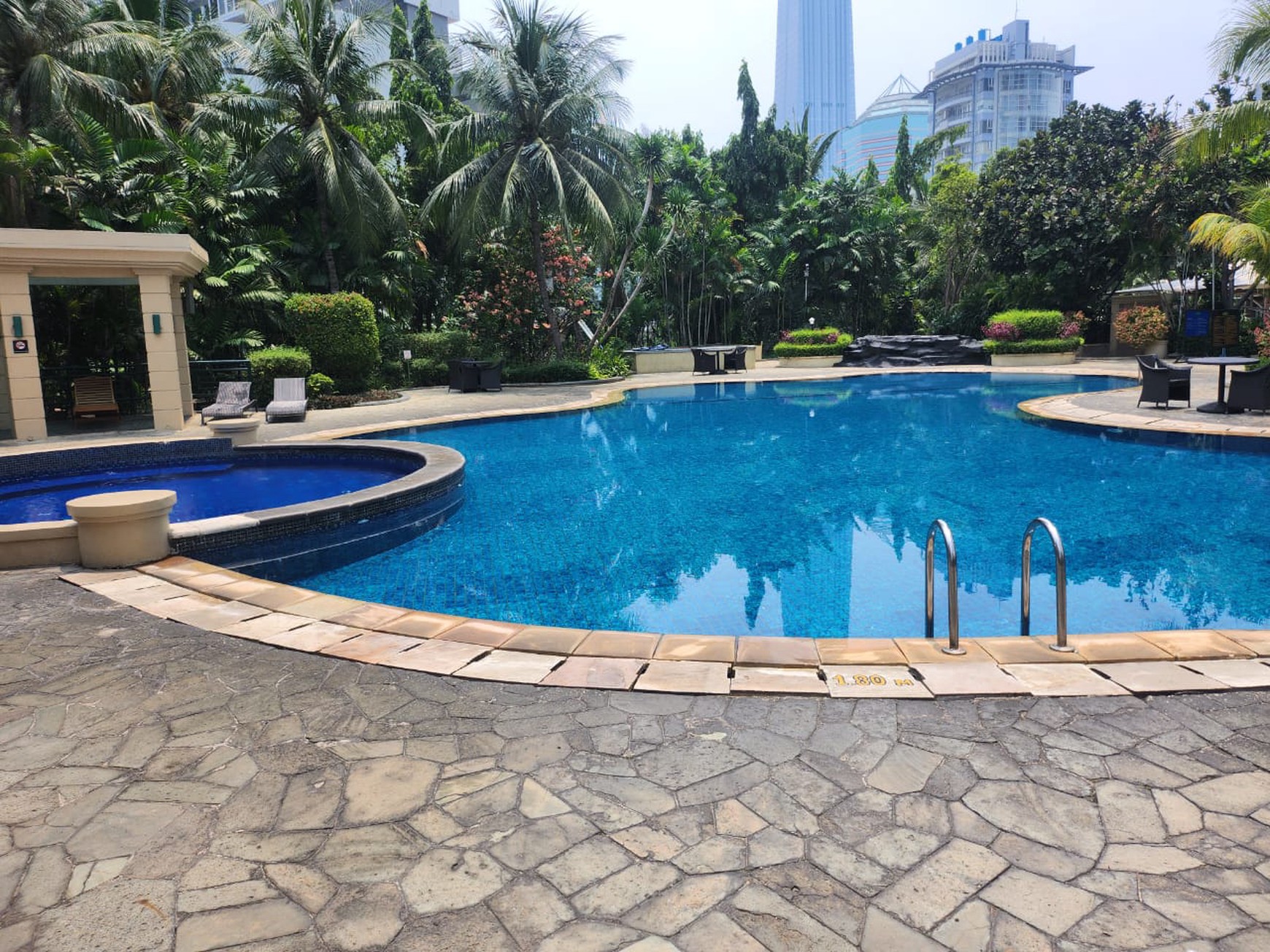 Dijual Hunian Eksklusif Apartemen di Aryaduta Semanggi, Siap Huni dan Lokasi Premium.
