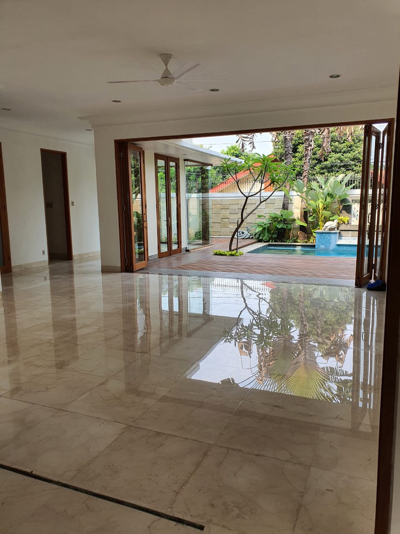 Dijual Rumah Mewah di Cipete - Nyaman, Asri dan Lokasi Premium.
