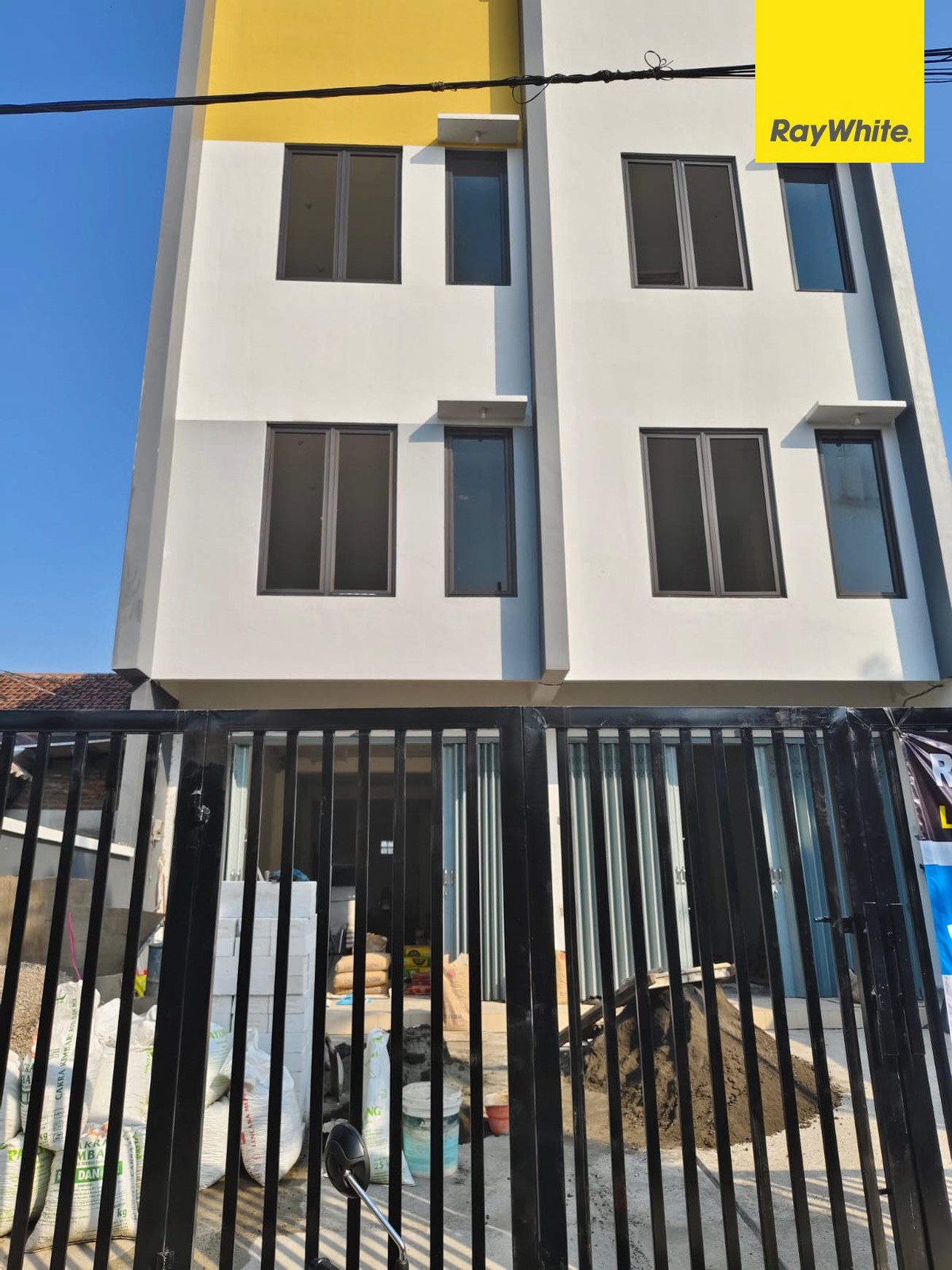 Dijual Ruko 3 lantai di Jalan Tambaksari Surabaya
