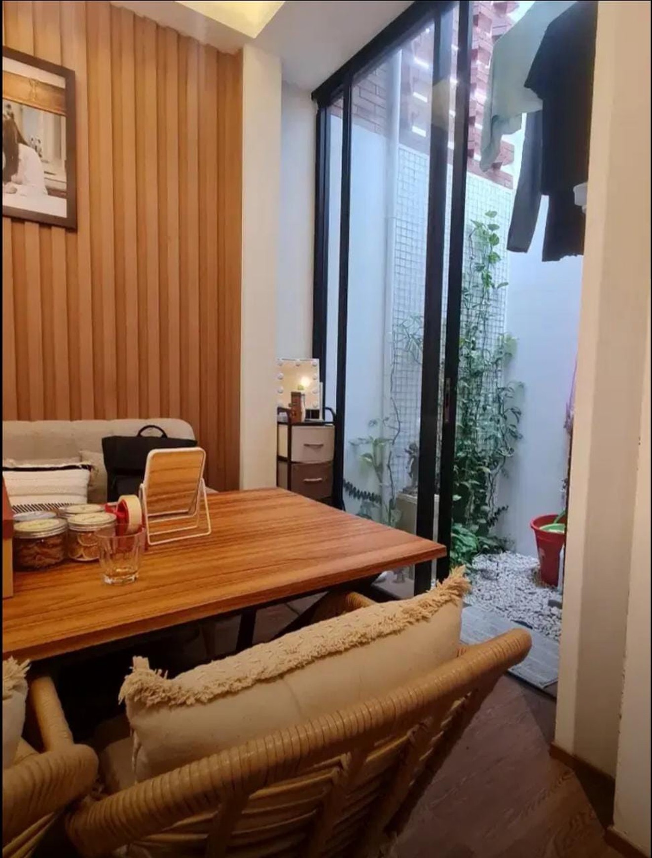 Rumah cantik siap huni Lokasi stratgis di Delatinos BSD