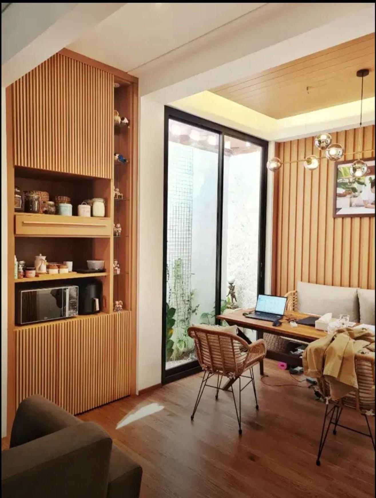 Rumah cantik siap huni Lokasi stratgis di Delatinos BSD